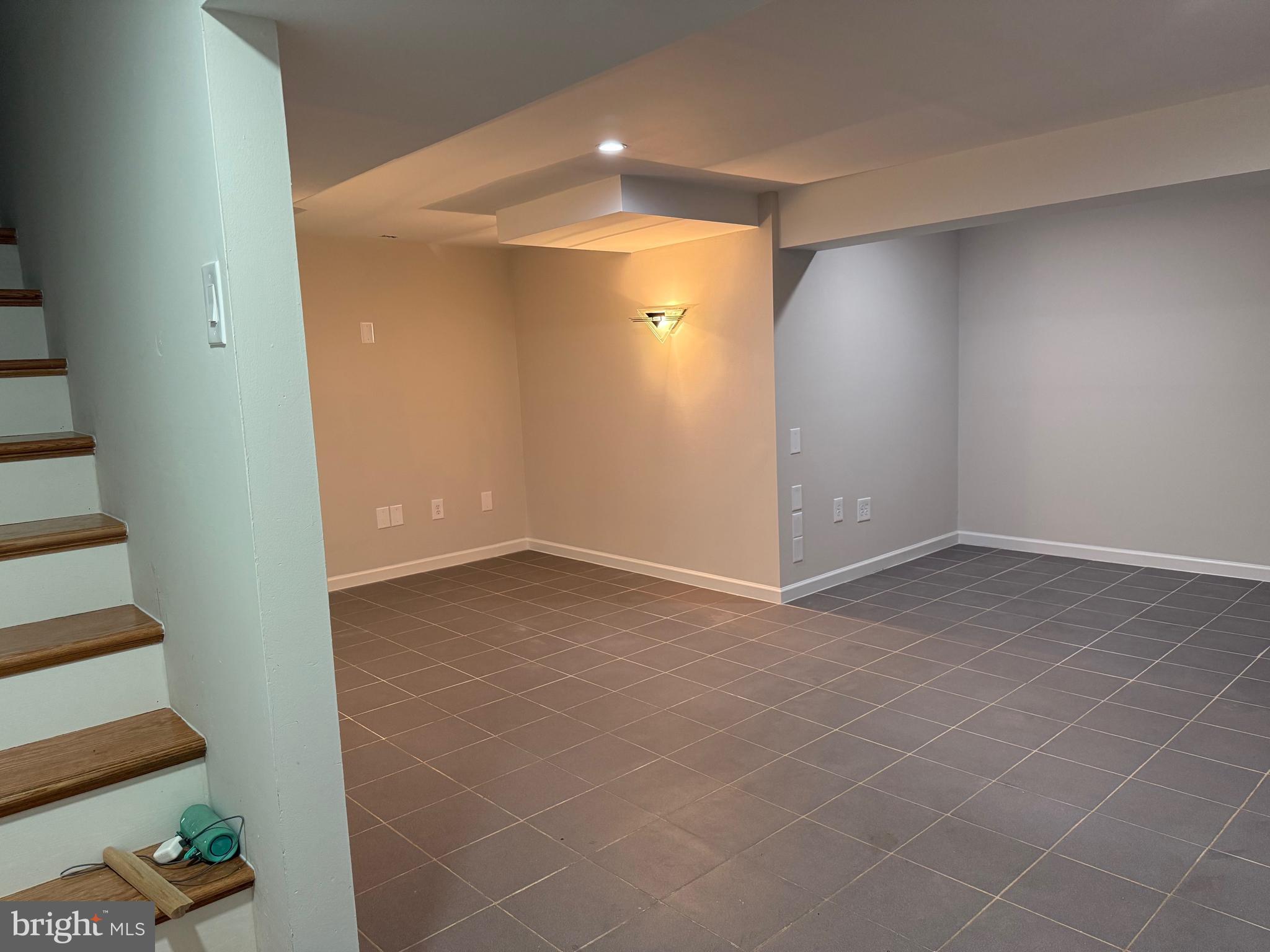 DUNN LORING WOODS - Residential Lease