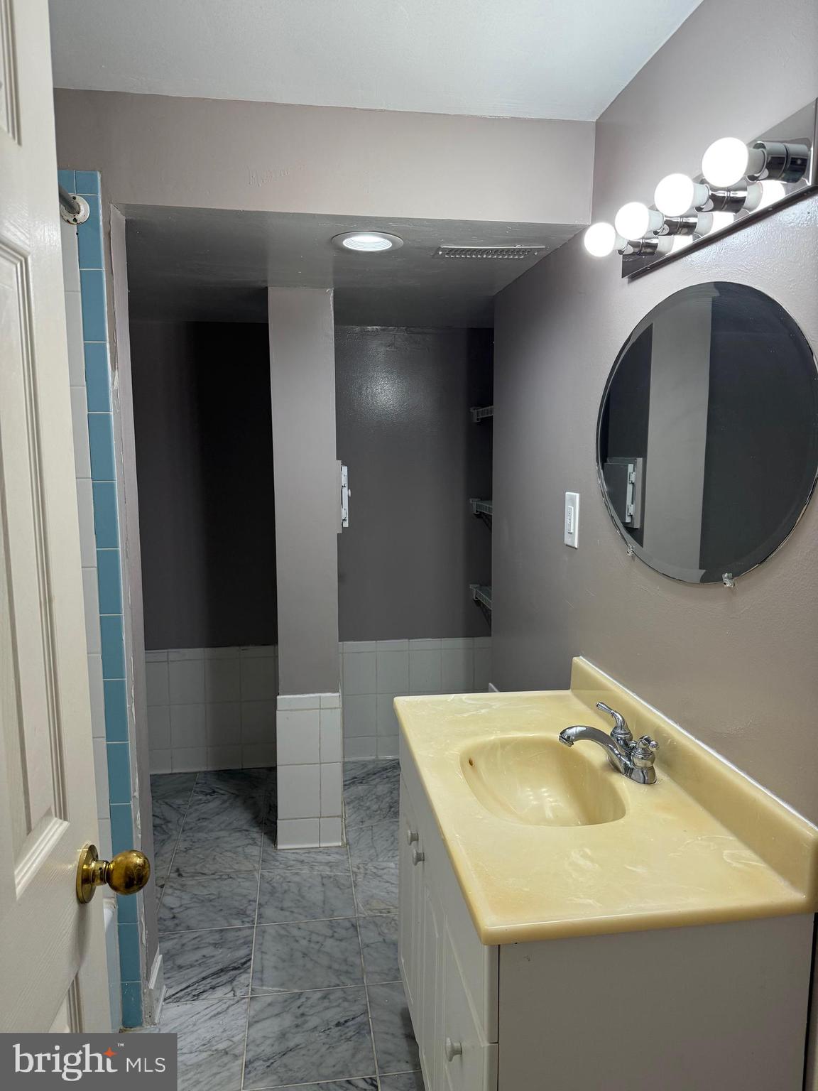 DUNN LORING WOODS - Residential Lease