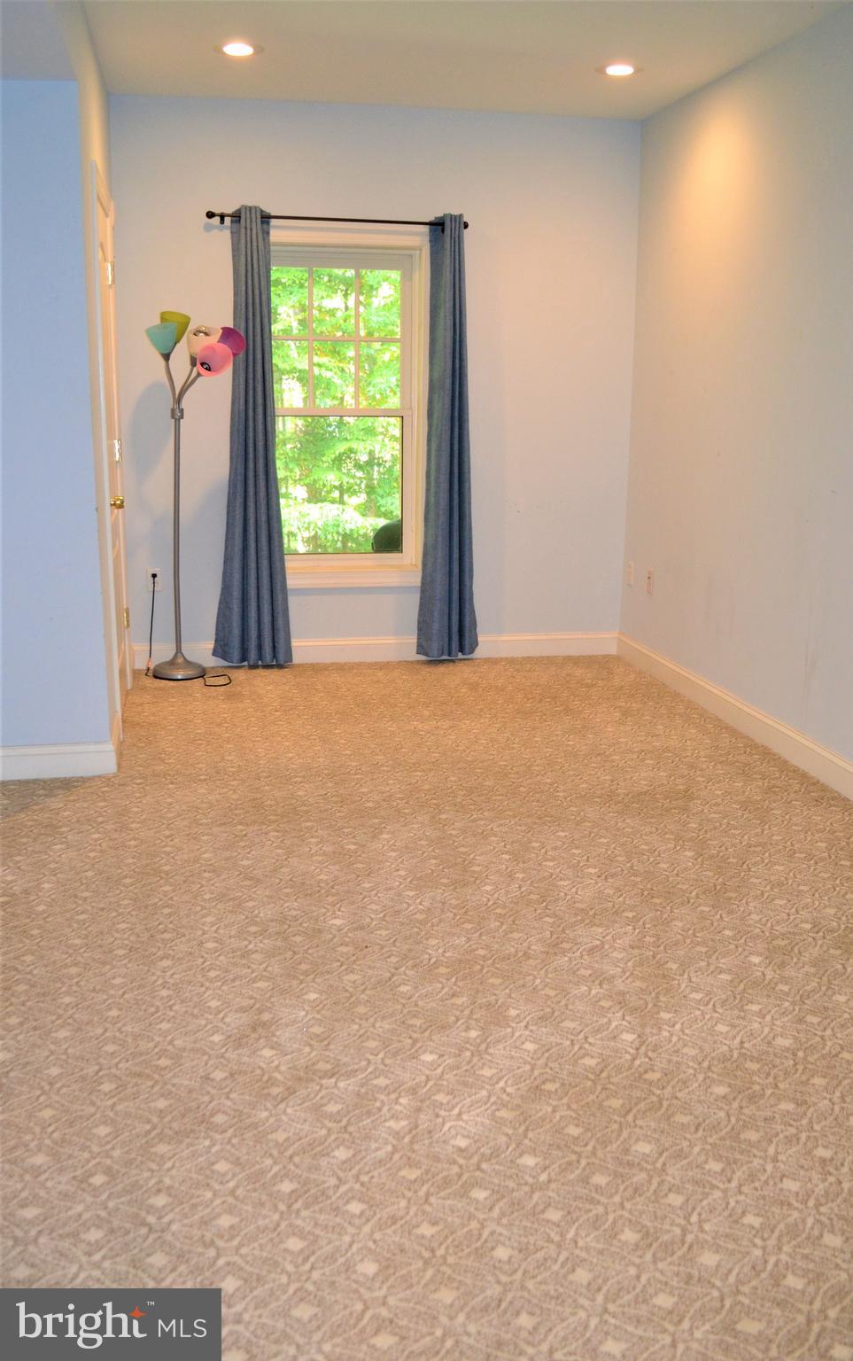 ESTATES AT ROSELAND - Residential