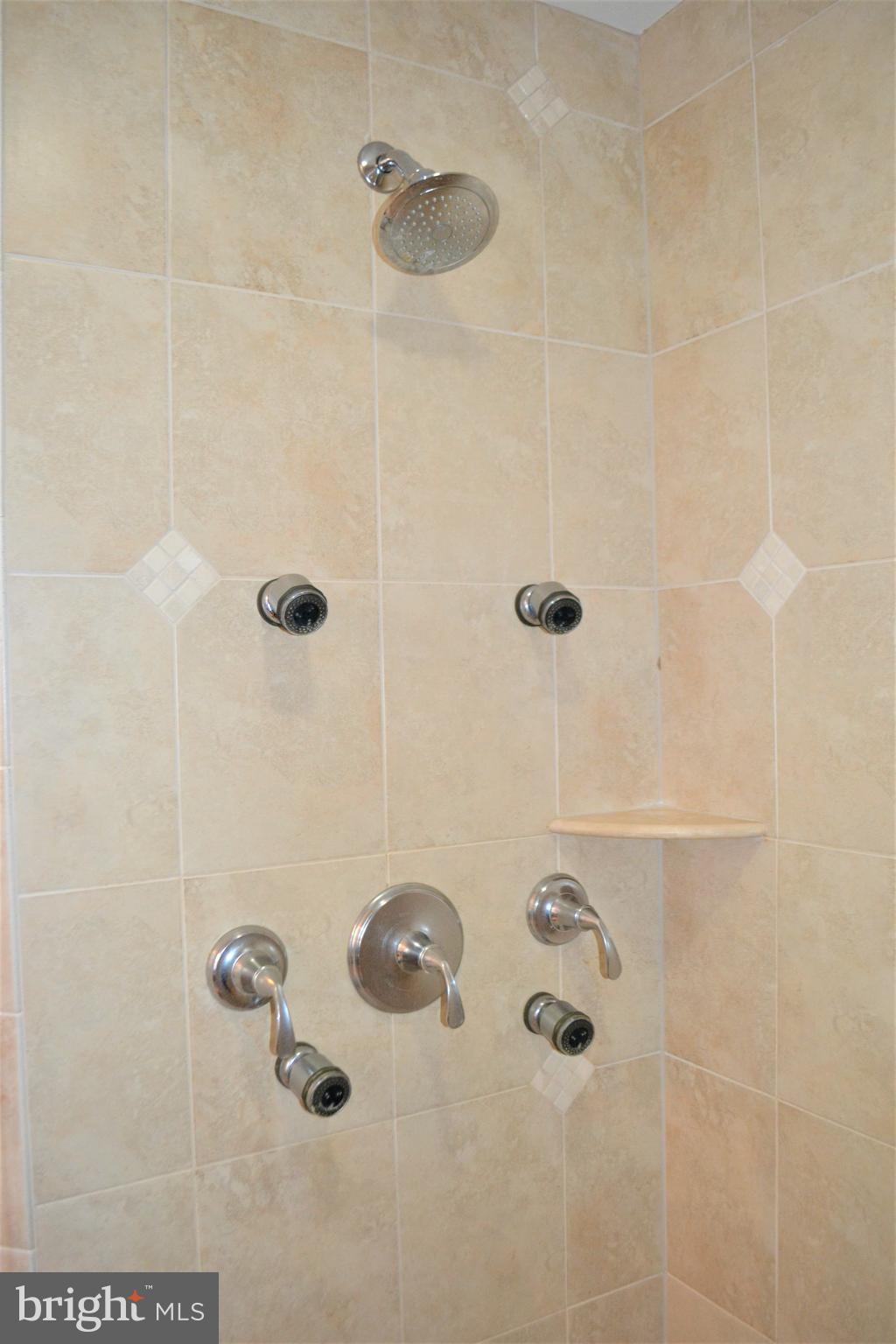 ESTATES AT ROSELAND - Residential