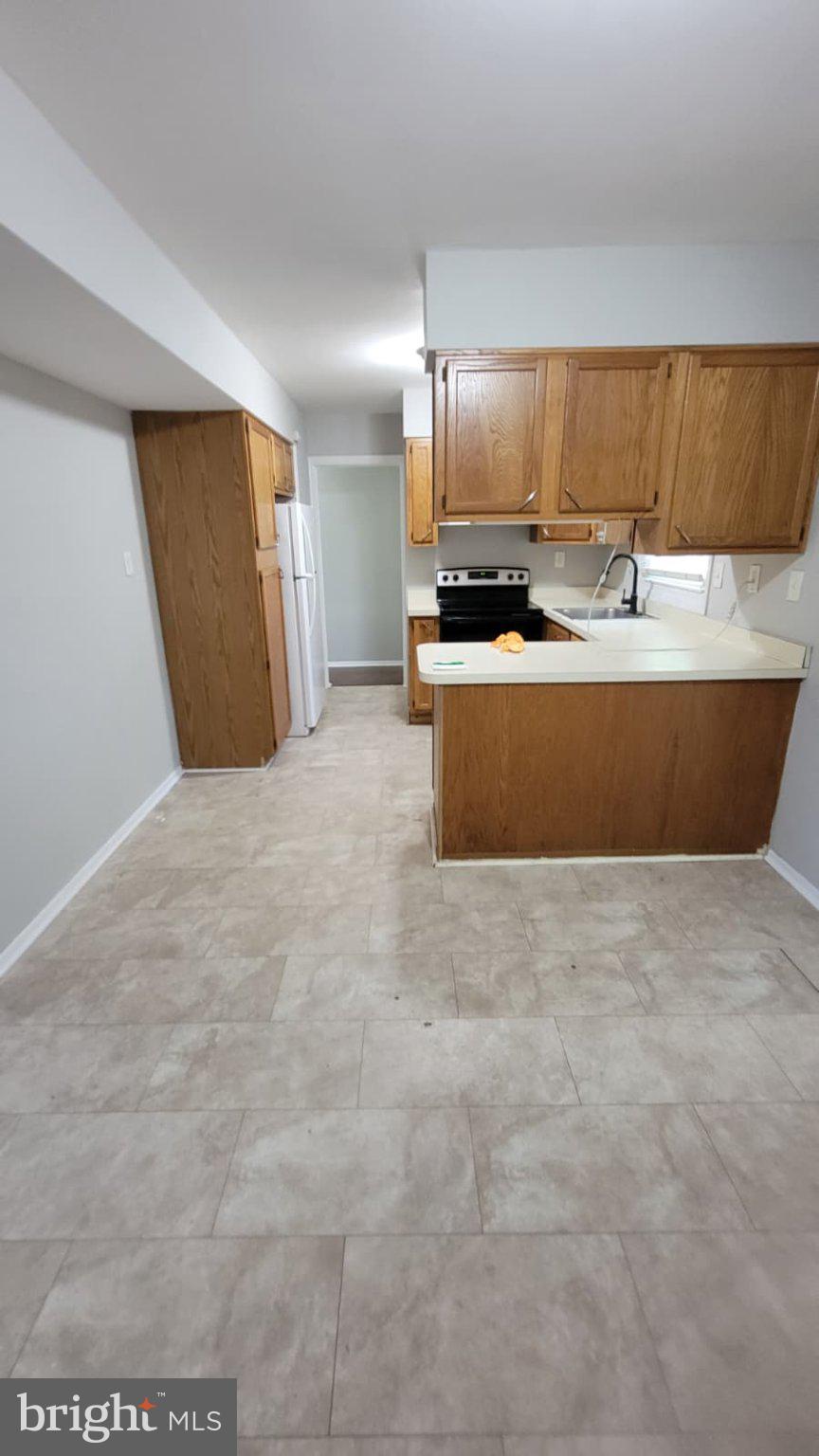 7 MAYMONT LANE
