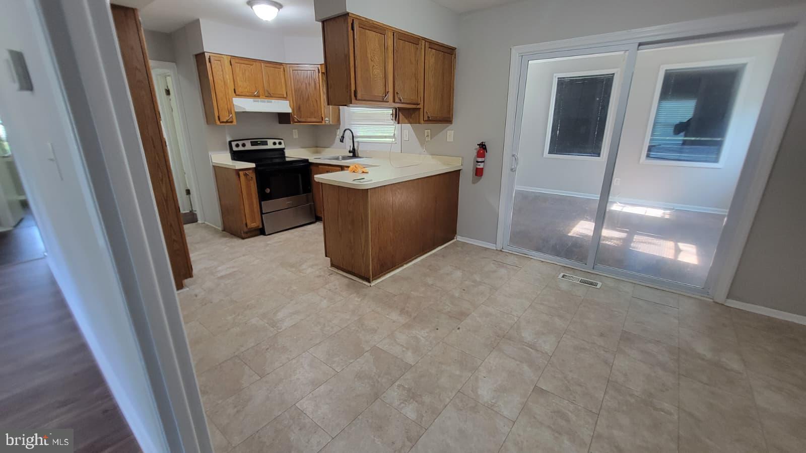 7 MAYMONT LANE