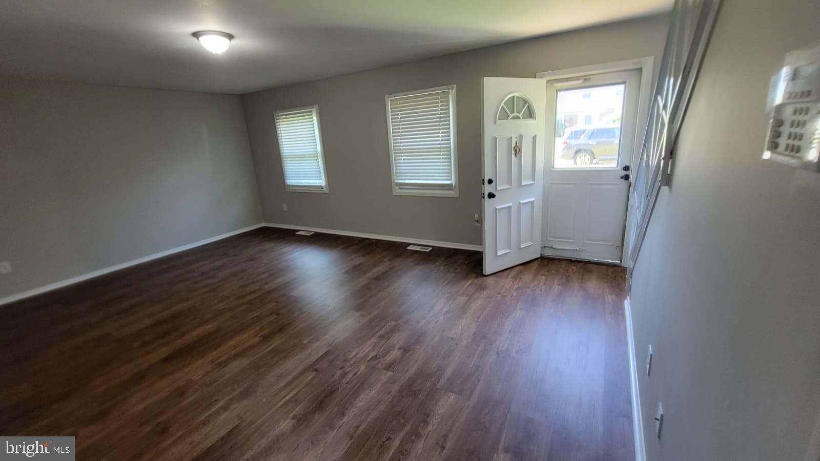 7 MAYMONT LANE