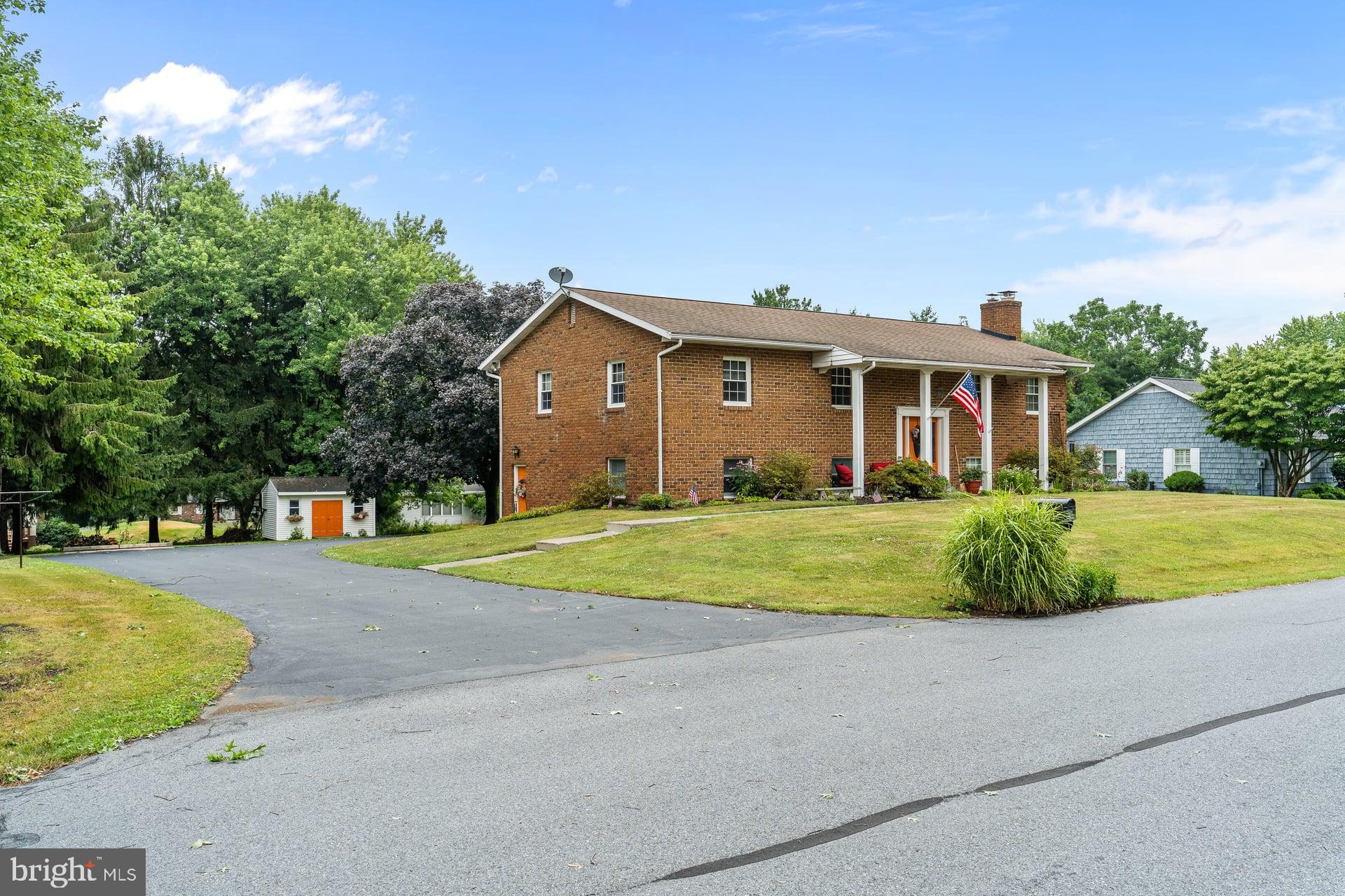 4462 WOODCREST DRIVE