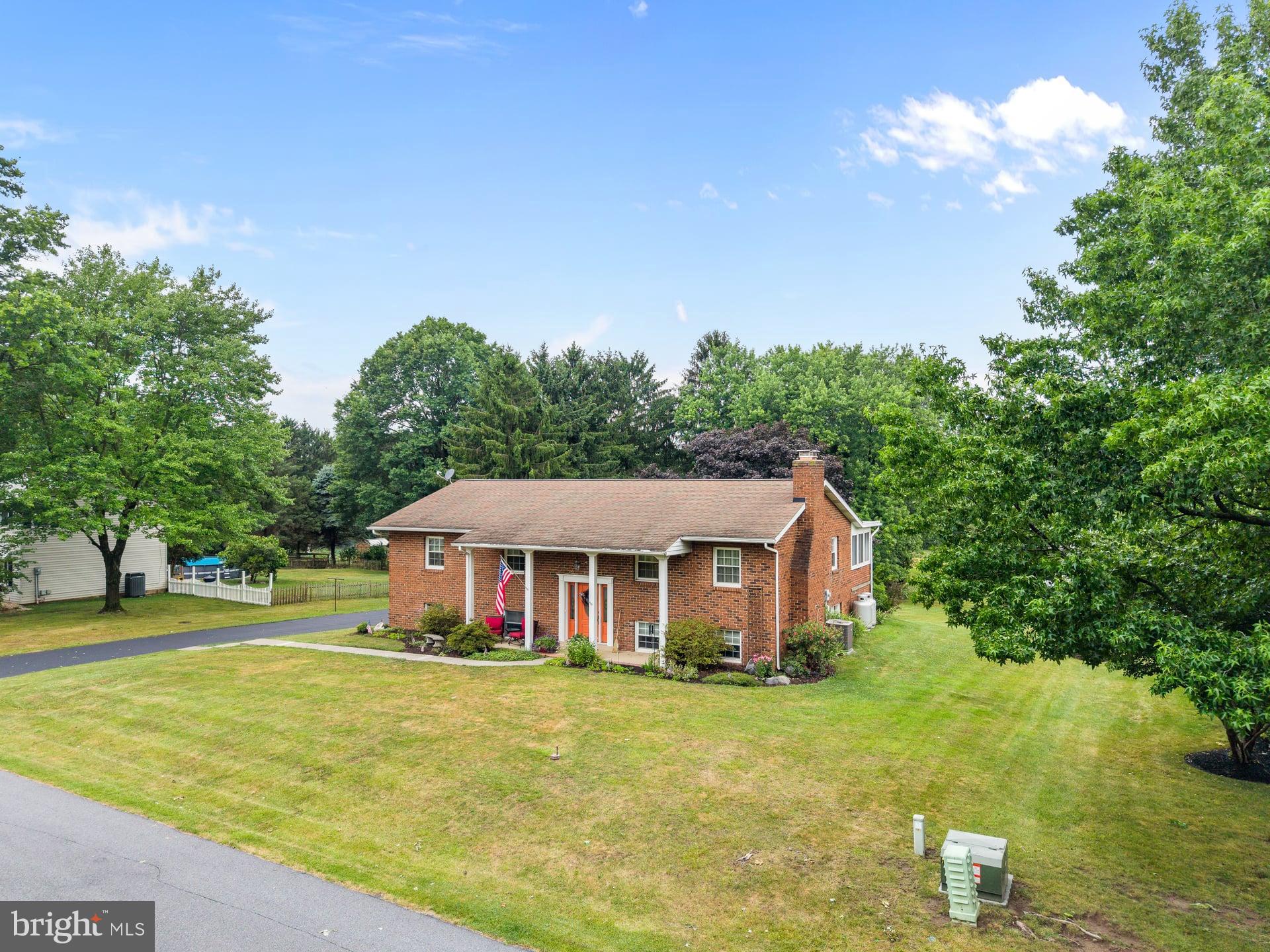 4462 WOODCREST DRIVE