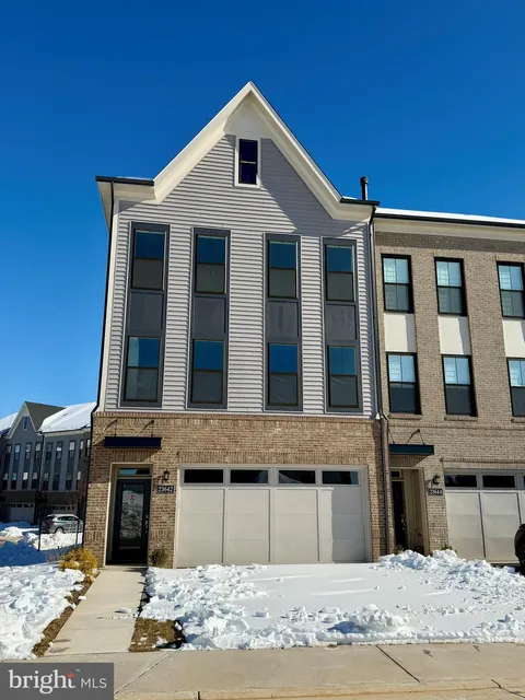 23642 Winterday Drive, Ashburn, VA MLS: VALO2115180