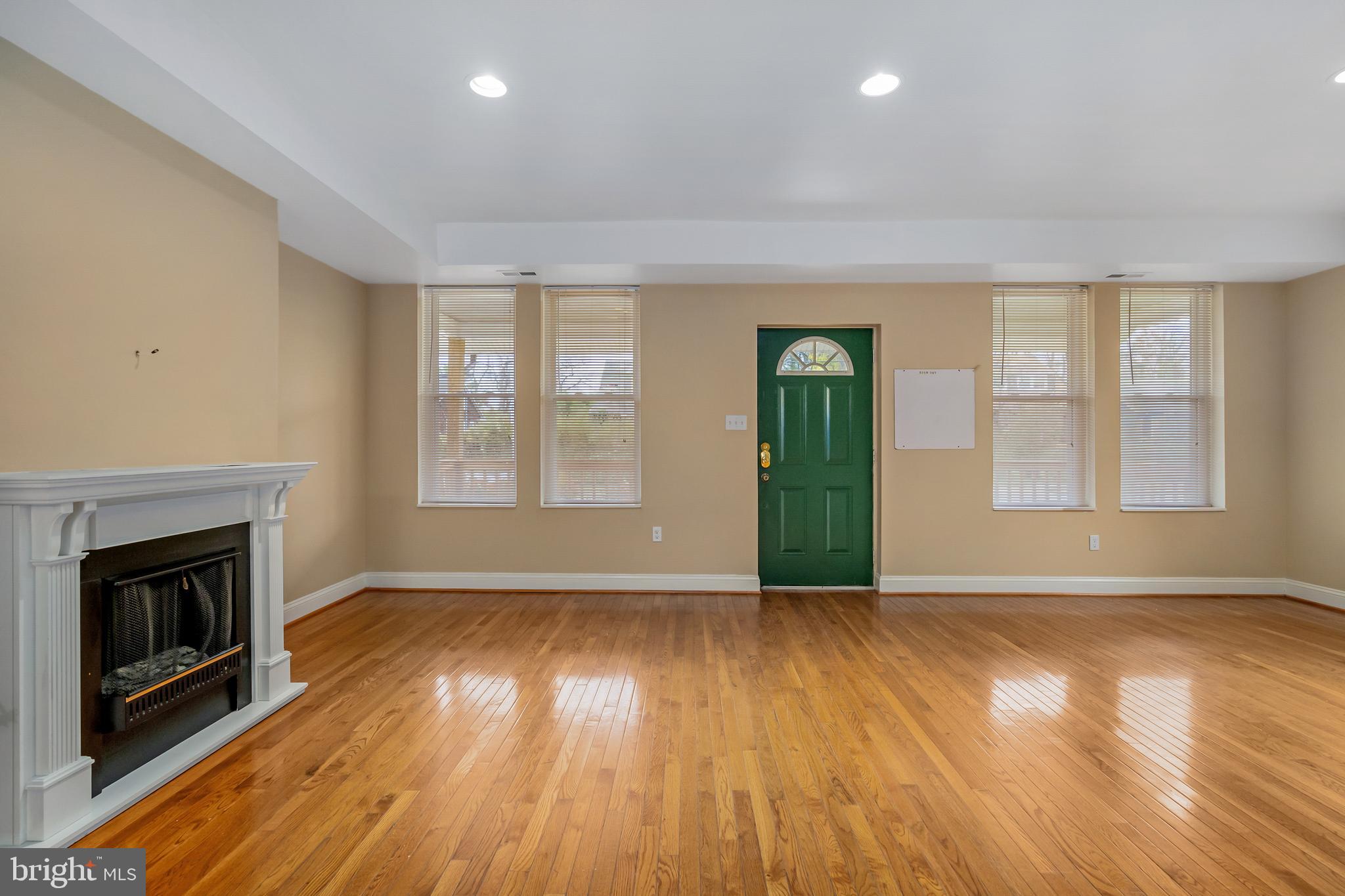 GLEN OAKS - Residential