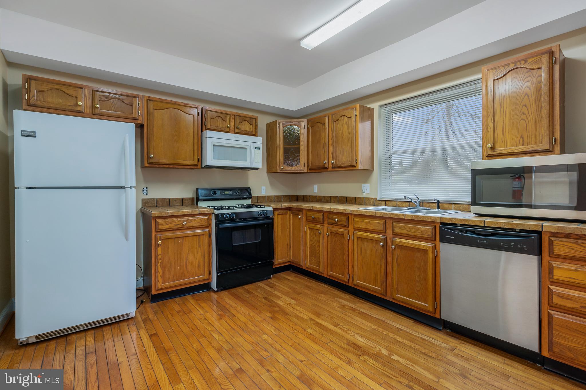 GLEN OAKS - Residential