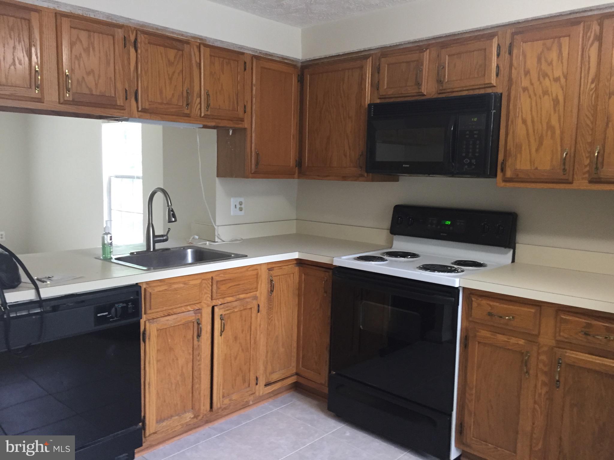 11912 FIELDTHORN COURT