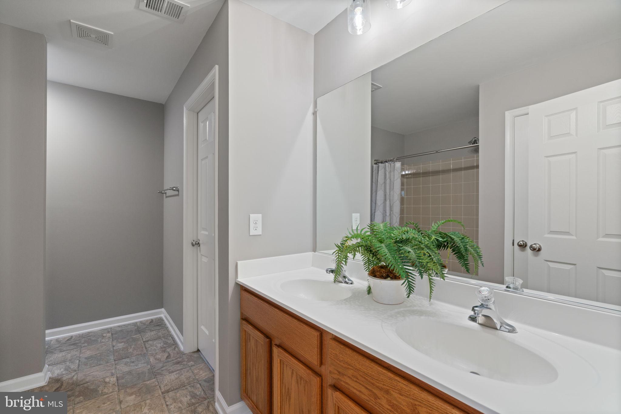 STAFFORD LAKES VILLAGE - Residential