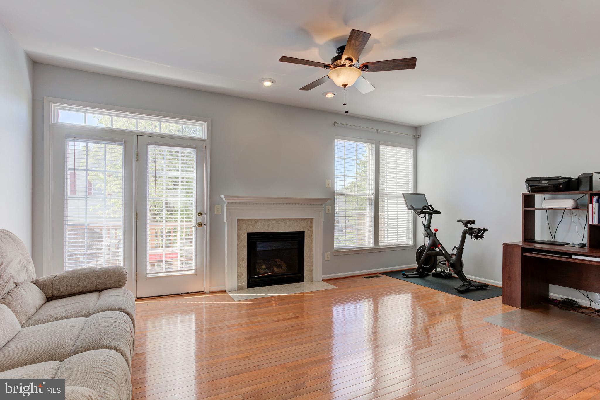 RIVERSIDE STATION - Residential Lease