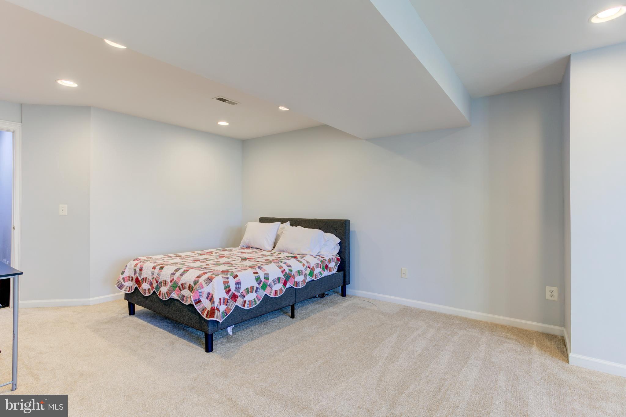 RIVERSIDE STATION - Residential Lease