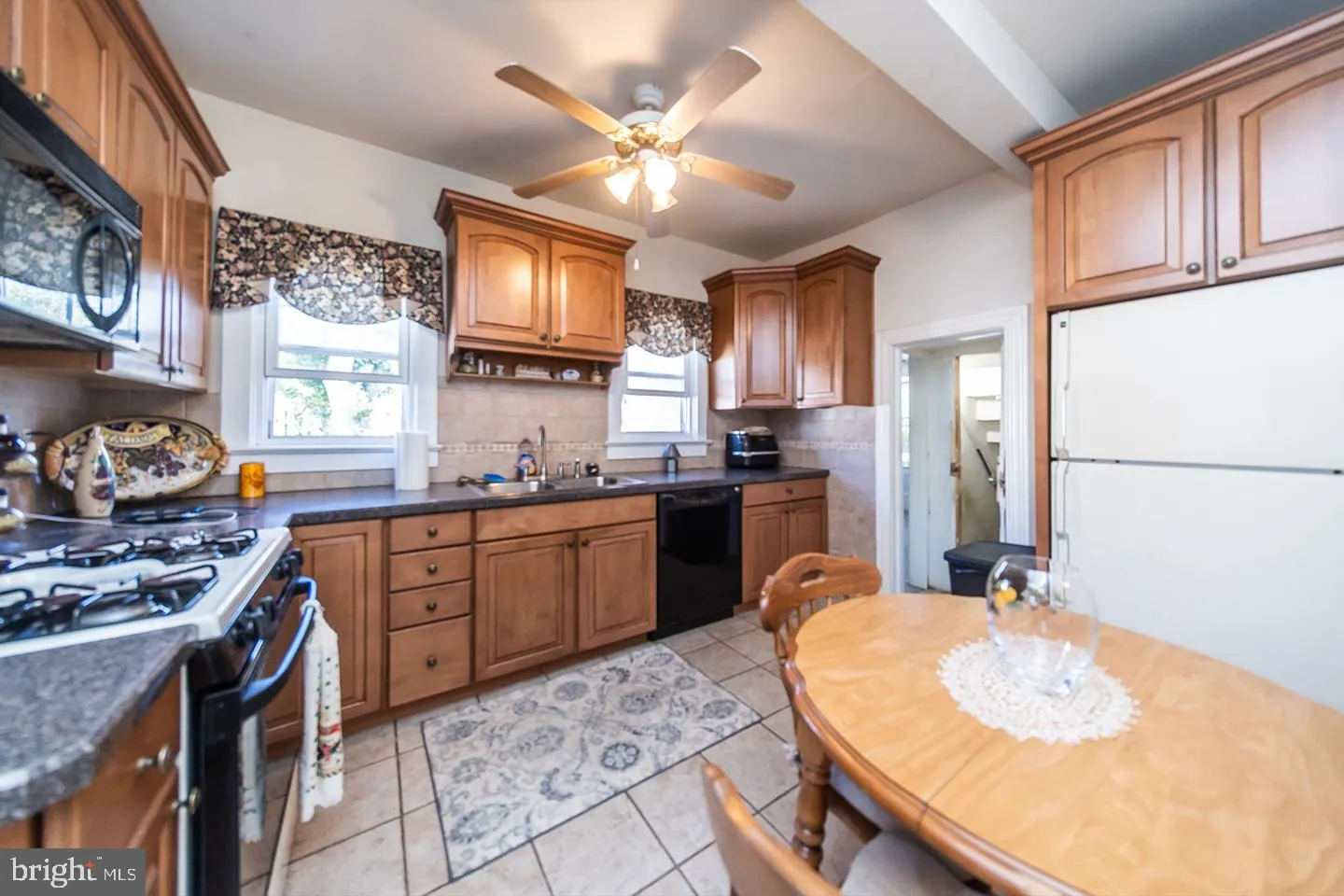 Vineland, New Jersey 08360, United States, 4 Bedrooms Bedrooms, ,2 BathroomsBathrooms,Residential,Active,214618