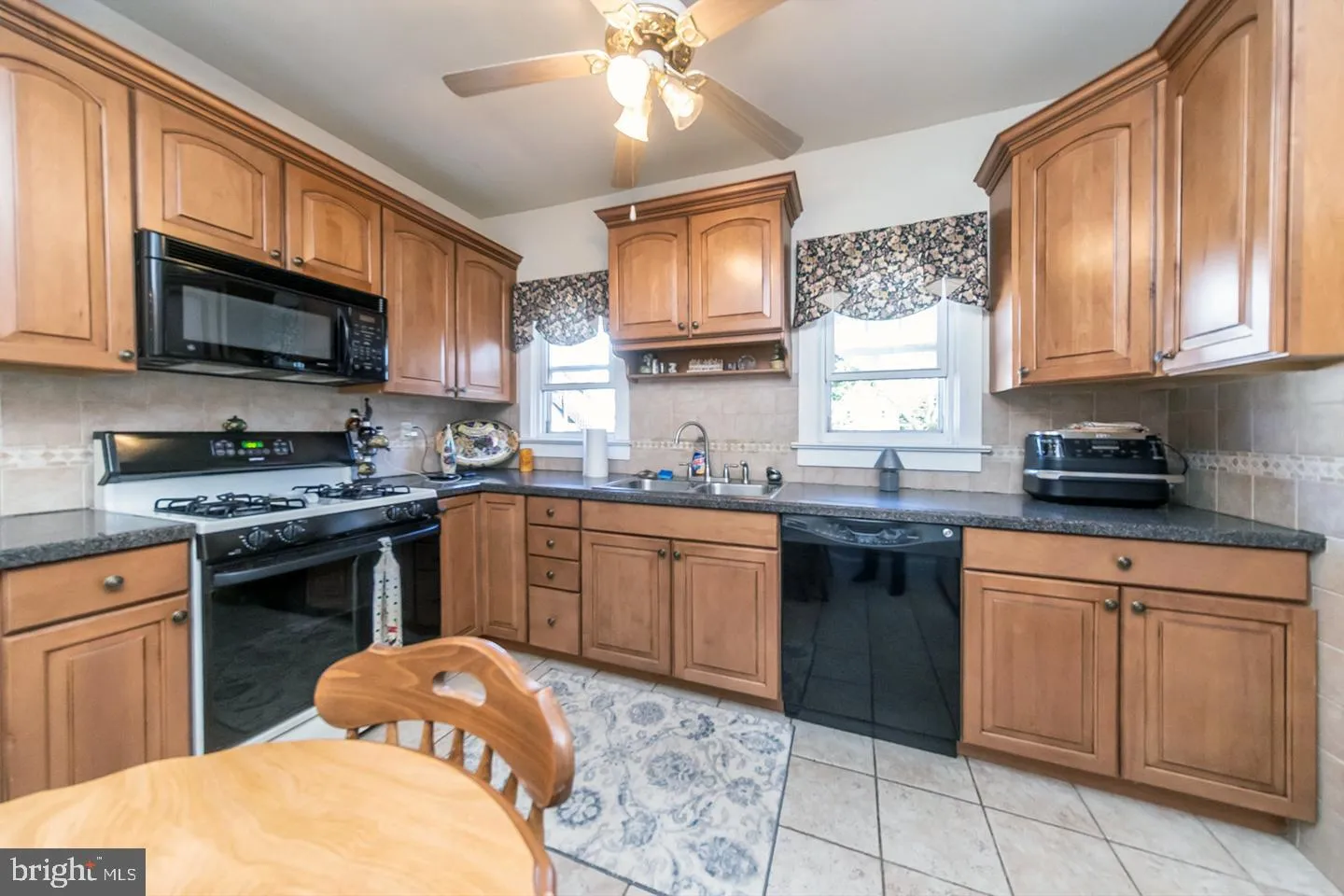 Vineland, New Jersey 08360, United States, 4 Bedrooms Bedrooms, ,2 BathroomsBathrooms,Residential,Active,214618