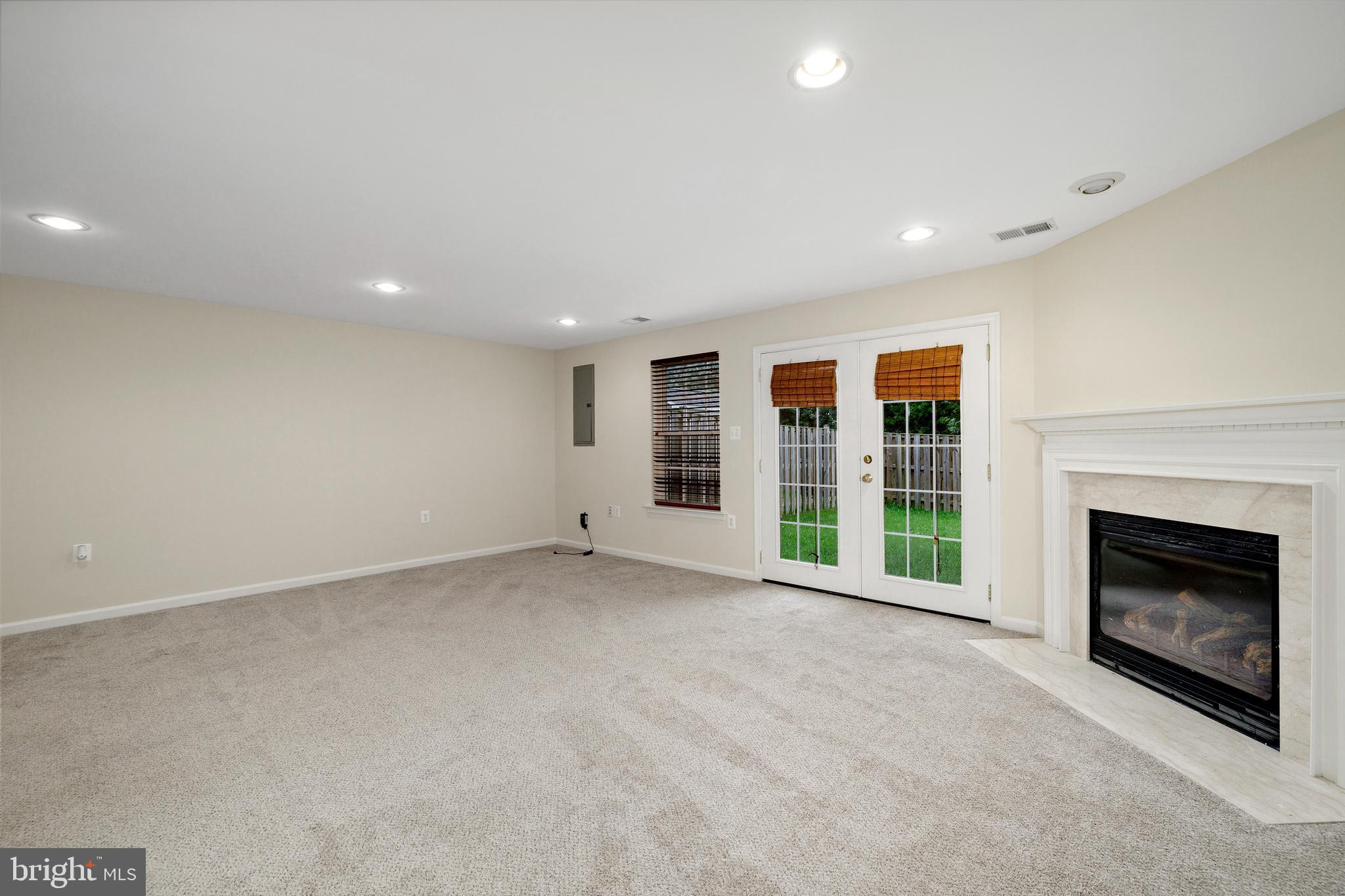 POTOMAC CROSSING - Residential