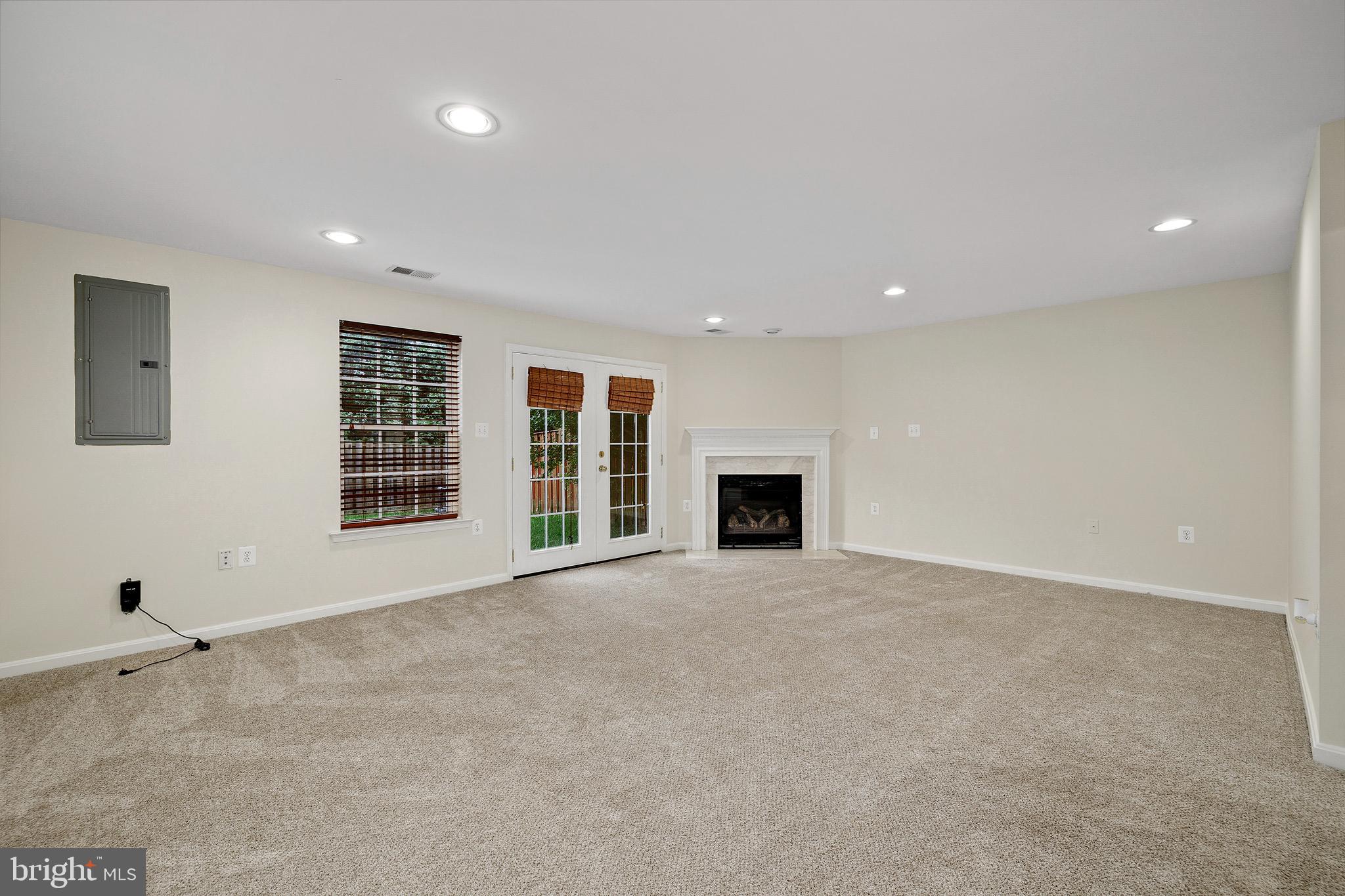 POTOMAC CROSSING - Residential