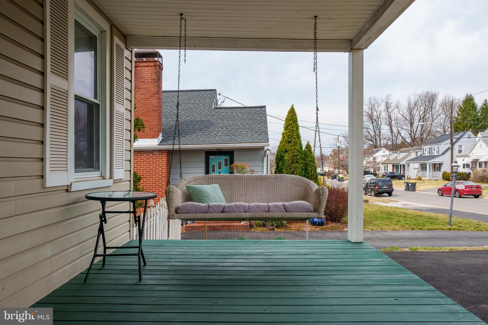 222 W CHAMPLAIN AVENUE