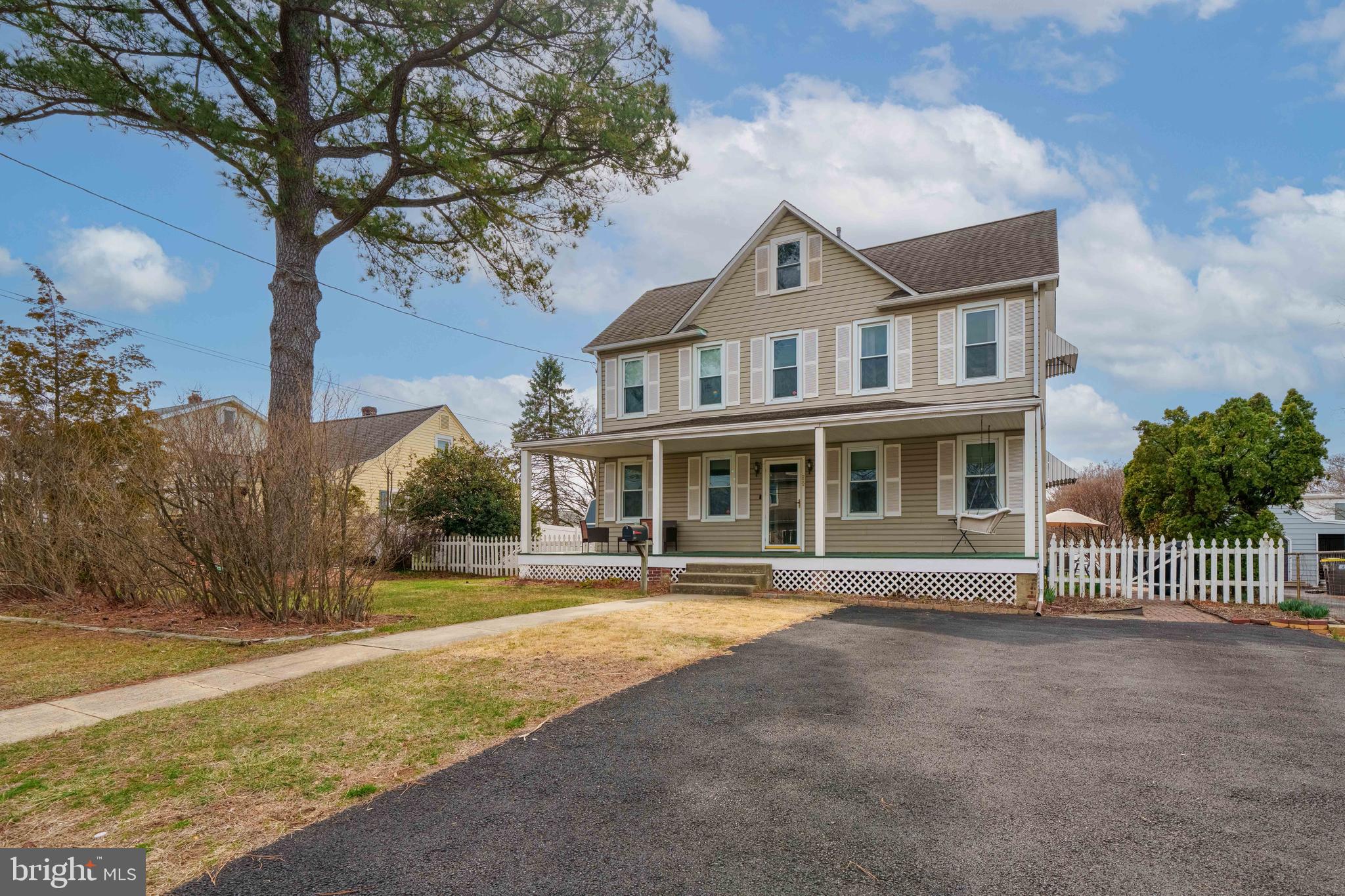 222 W CHAMPLAIN AVENUE