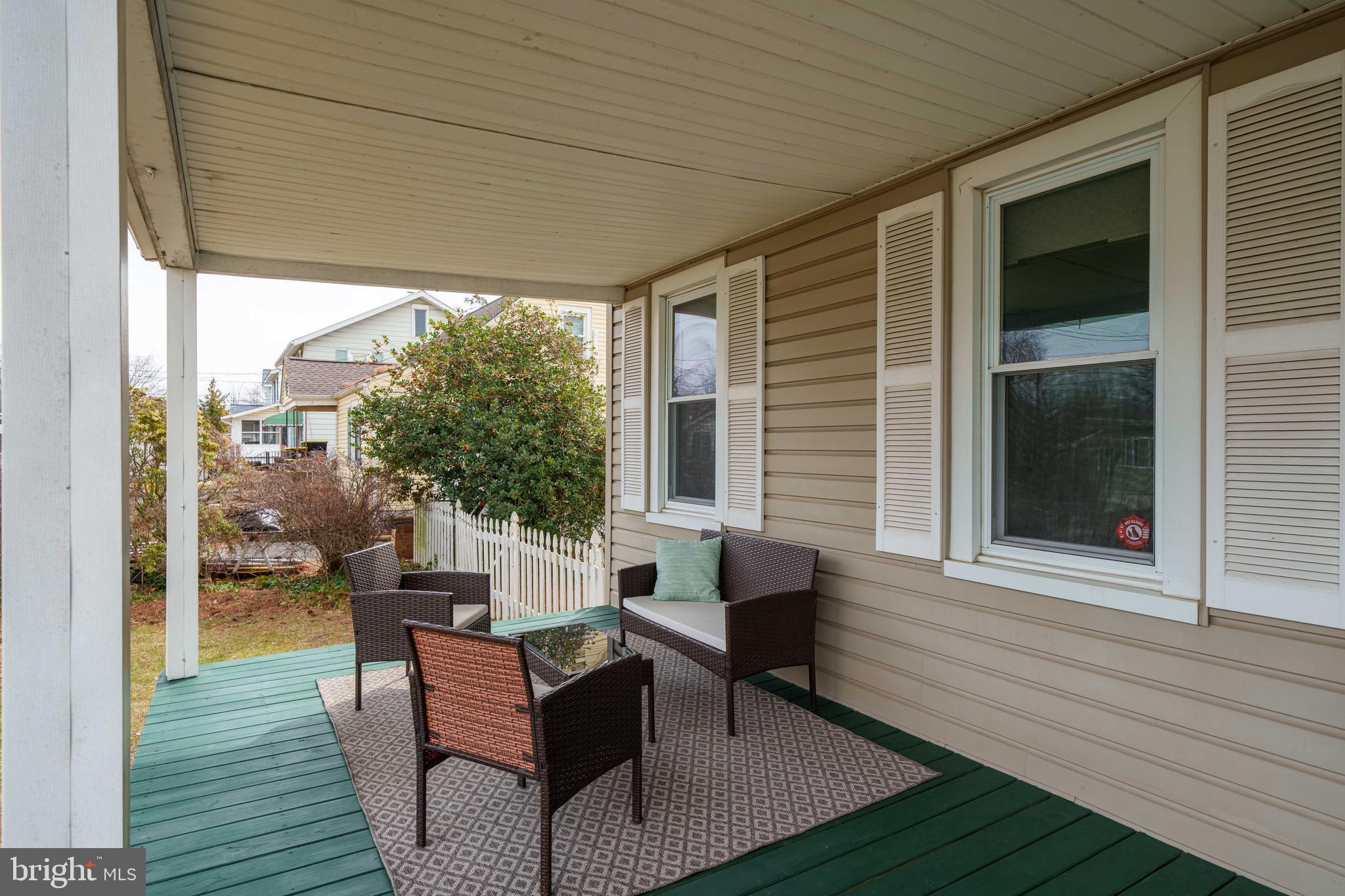 222 W CHAMPLAIN AVENUE