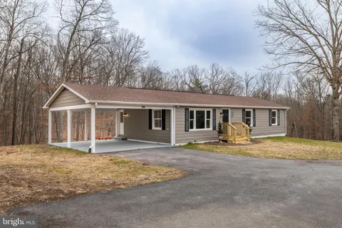 418 Bloomery Pike, Cross Junction, VA 22625 - MLS#: VAFV2023830