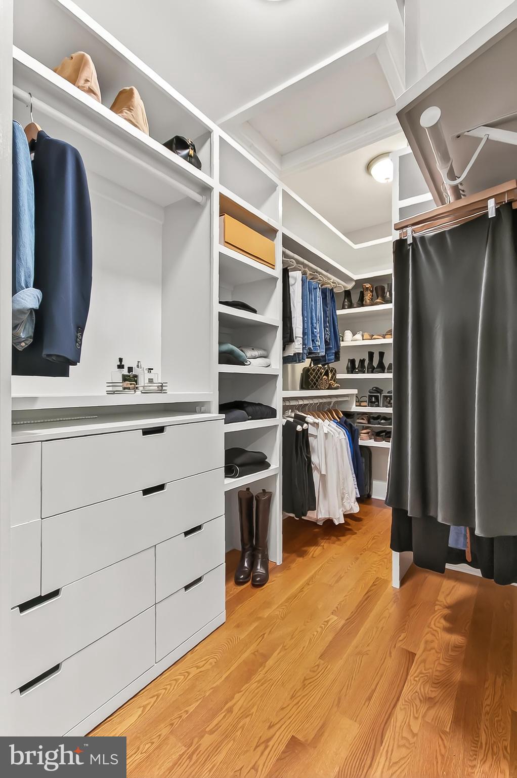 VIENNA WOODS - Residential