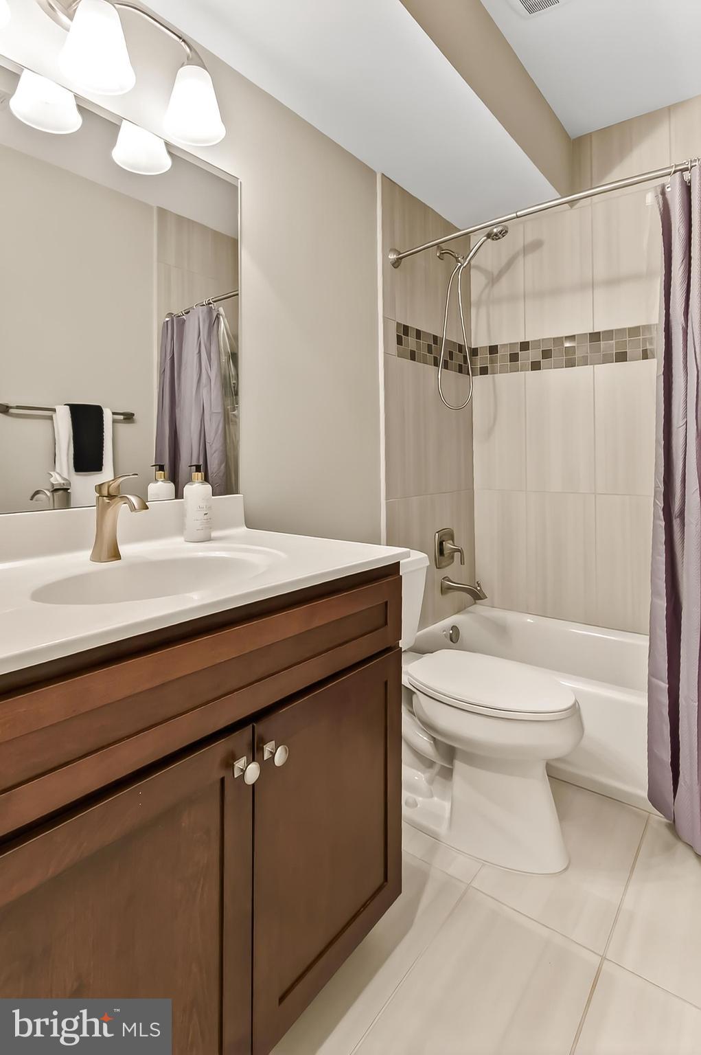 VIENNA WOODS - Residential