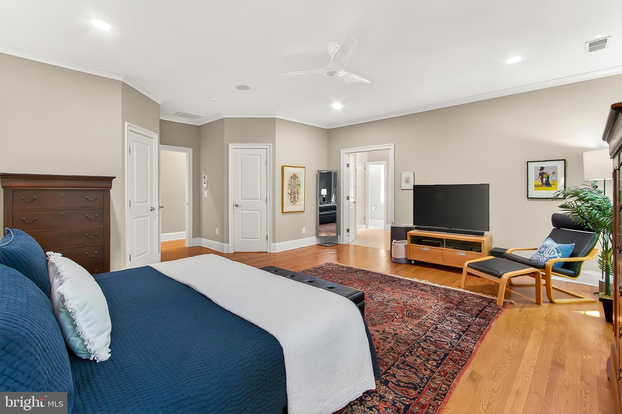 VIENNA WOODS - Residential