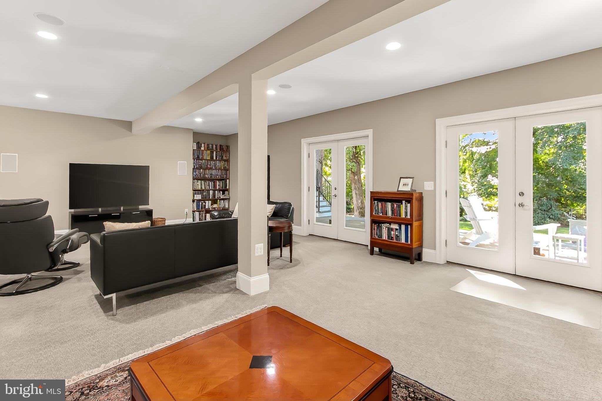 VIENNA WOODS - Residential