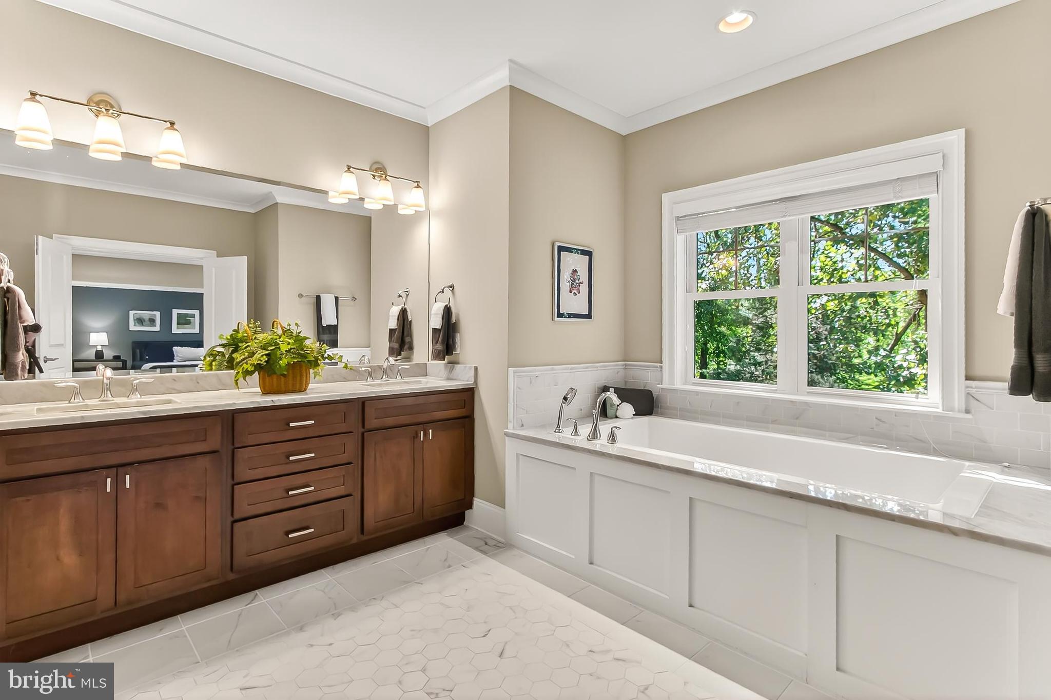 VIENNA WOODS - Residential