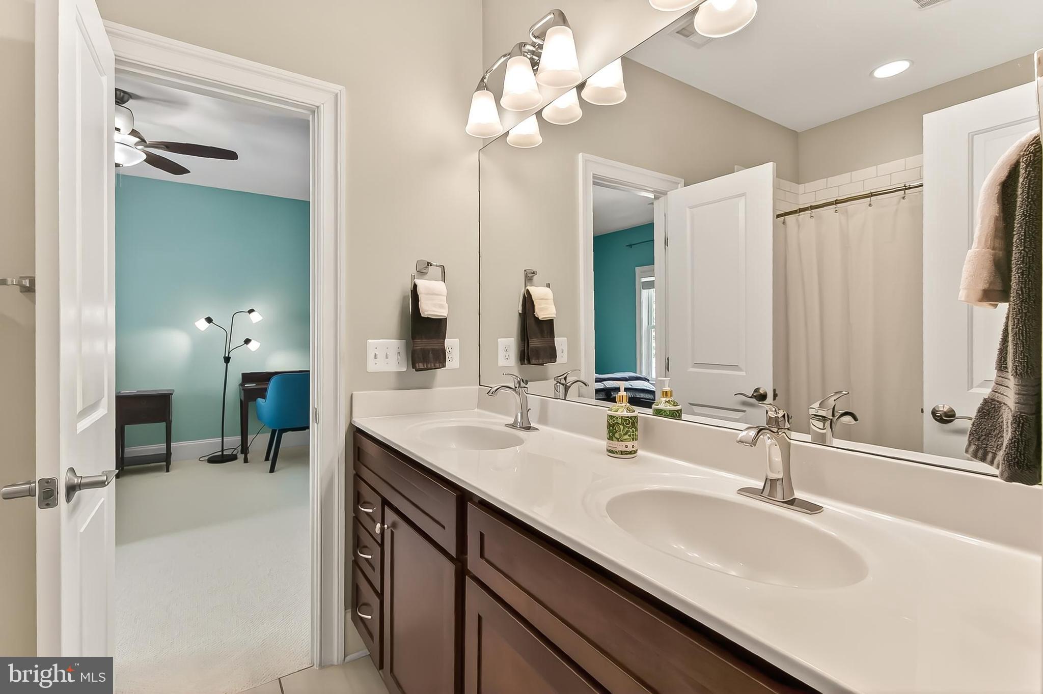 VIENNA WOODS - Residential