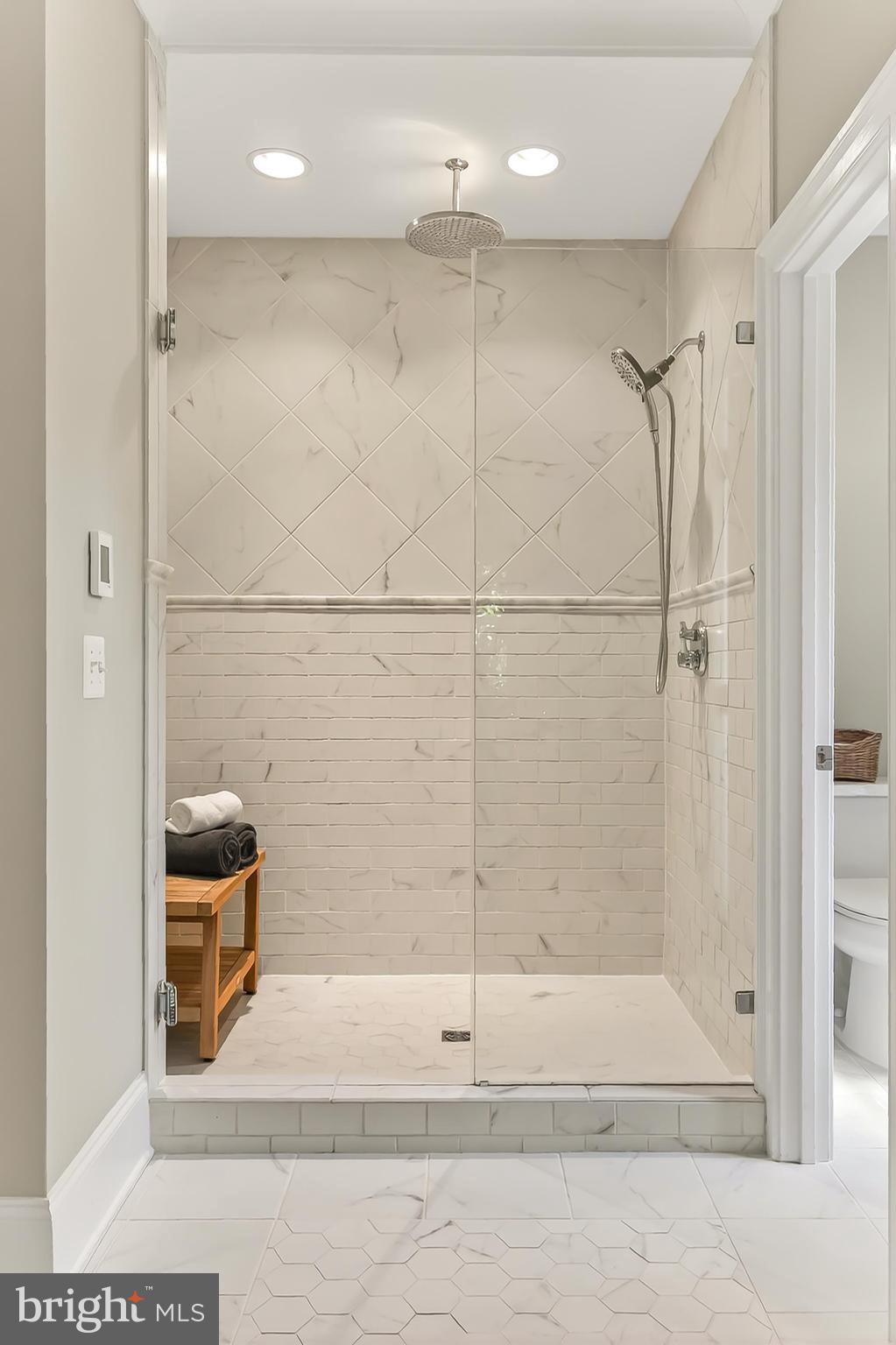 VIENNA WOODS - Residential