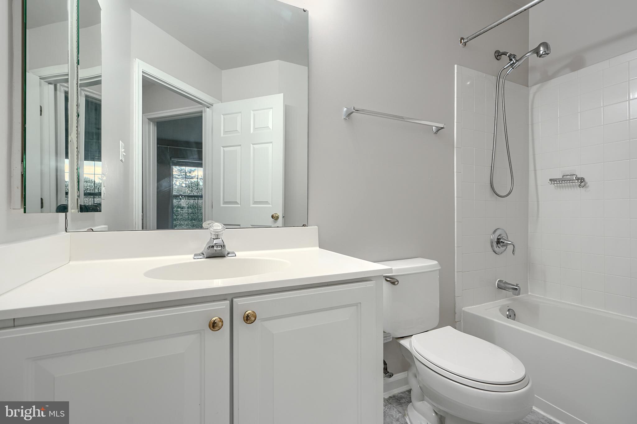 ELLICOTT OVERLOOK - Residential Lease