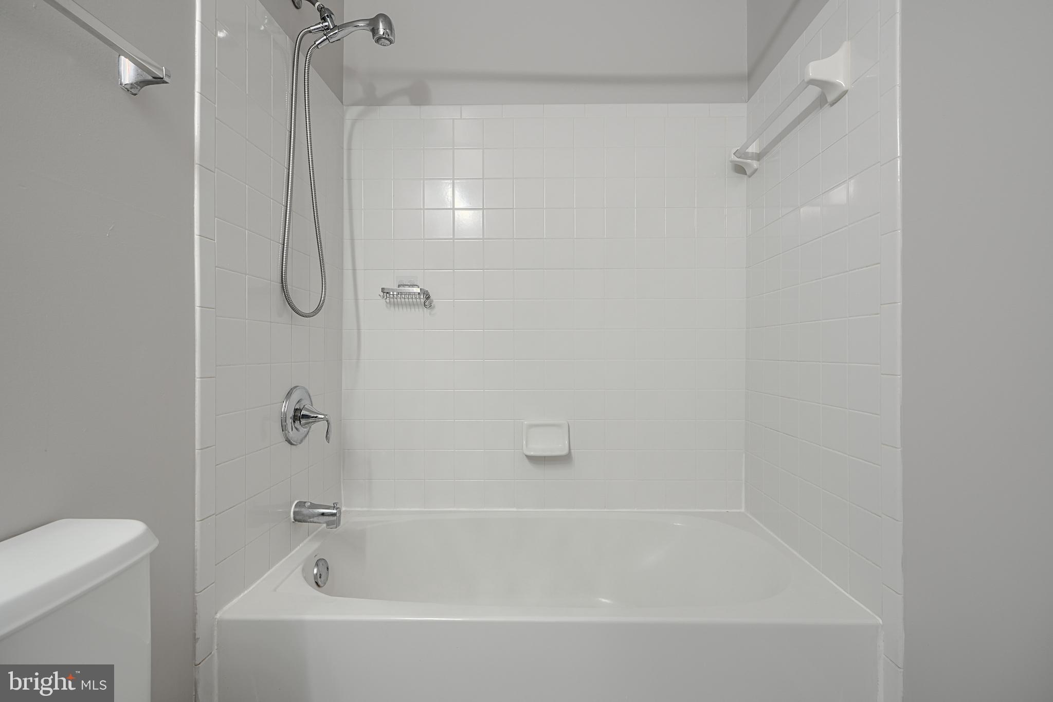 ELLICOTT OVERLOOK - Residential Lease