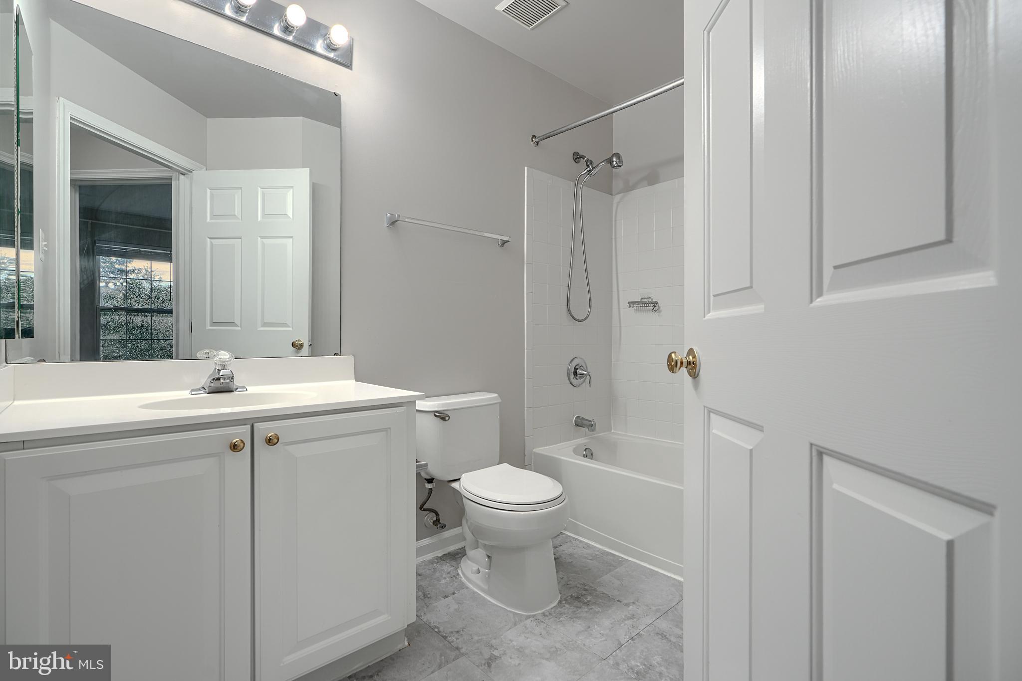 ELLICOTT OVERLOOK - Residential Lease