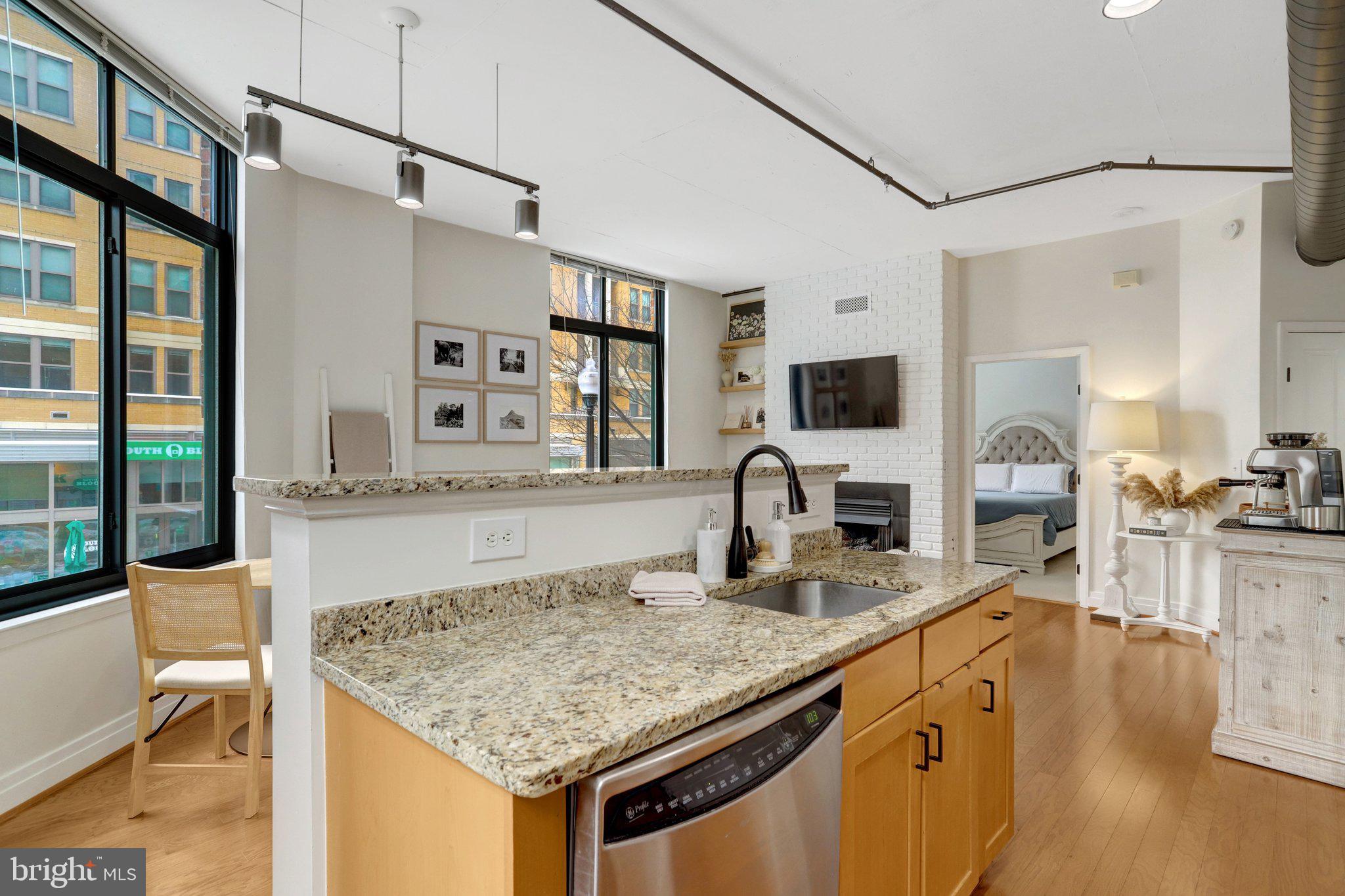 CLARENDON - Residential