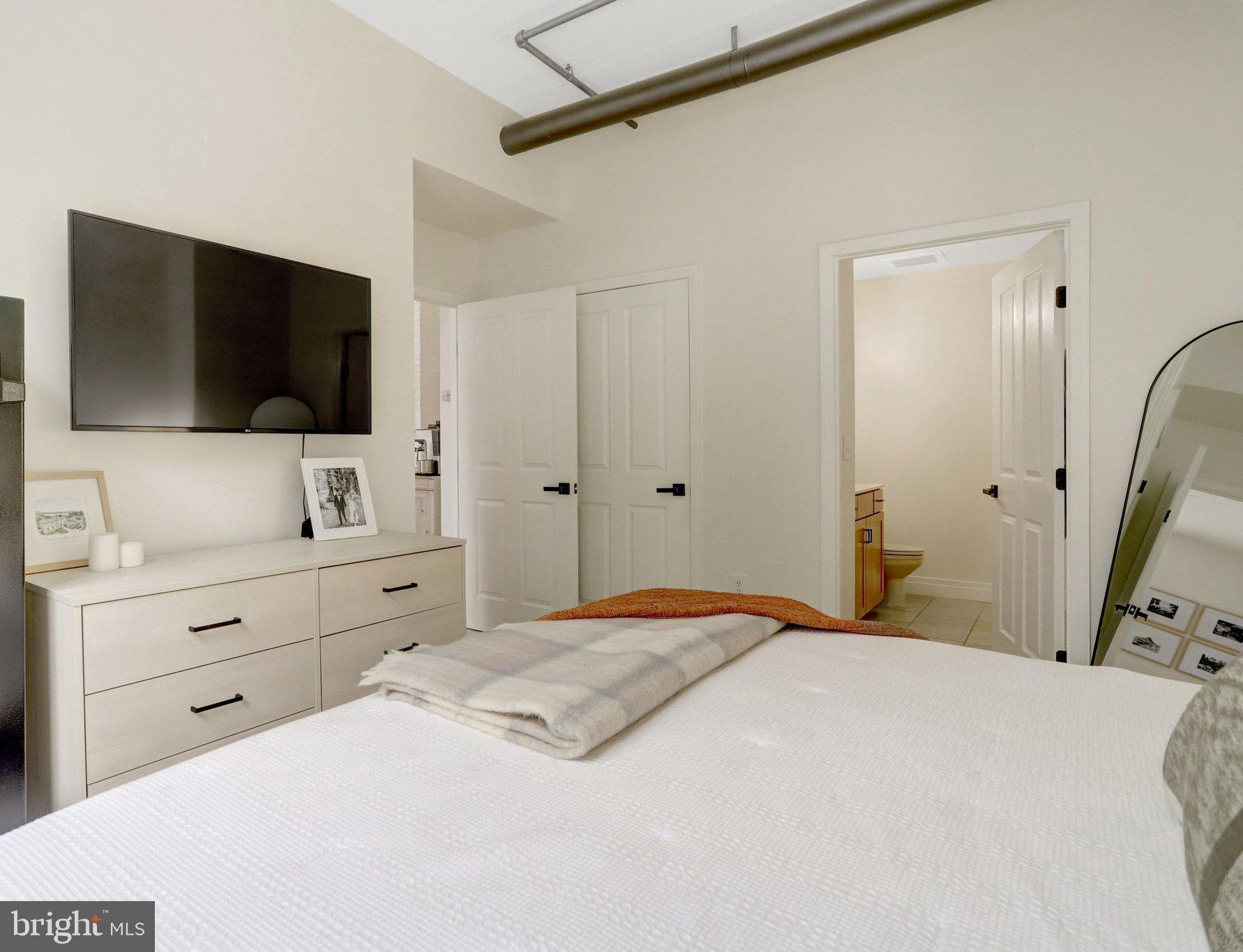 CLARENDON - Residential