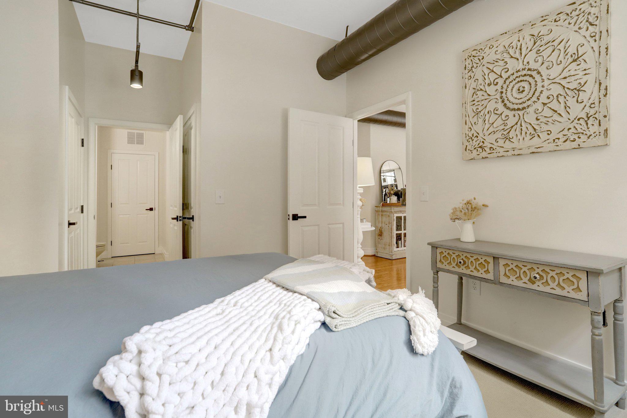 CLARENDON - Residential