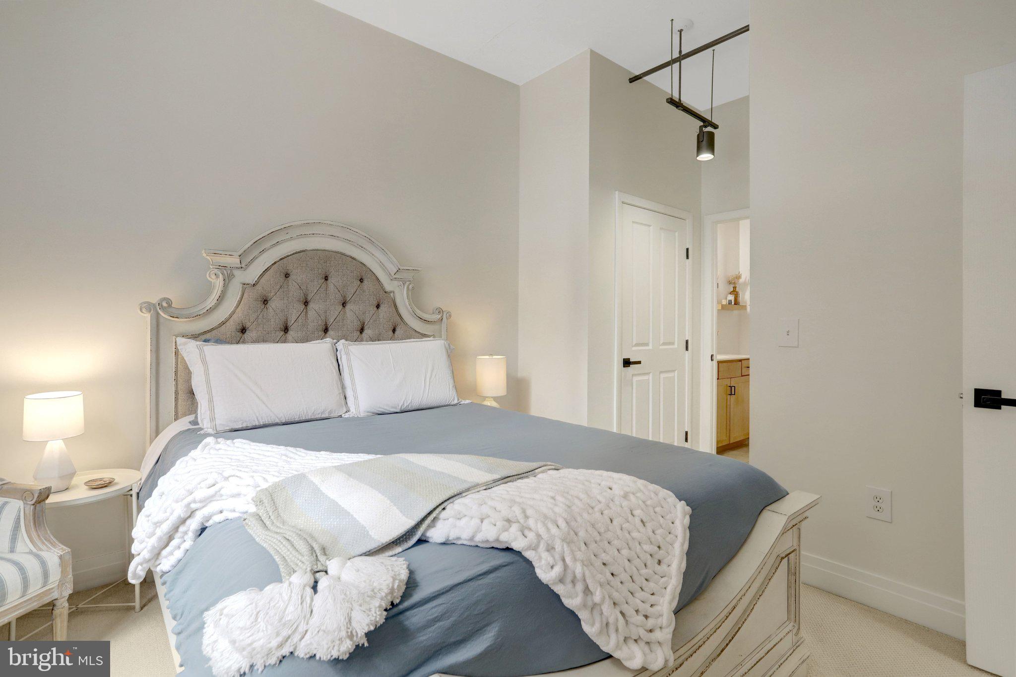 CLARENDON - Residential