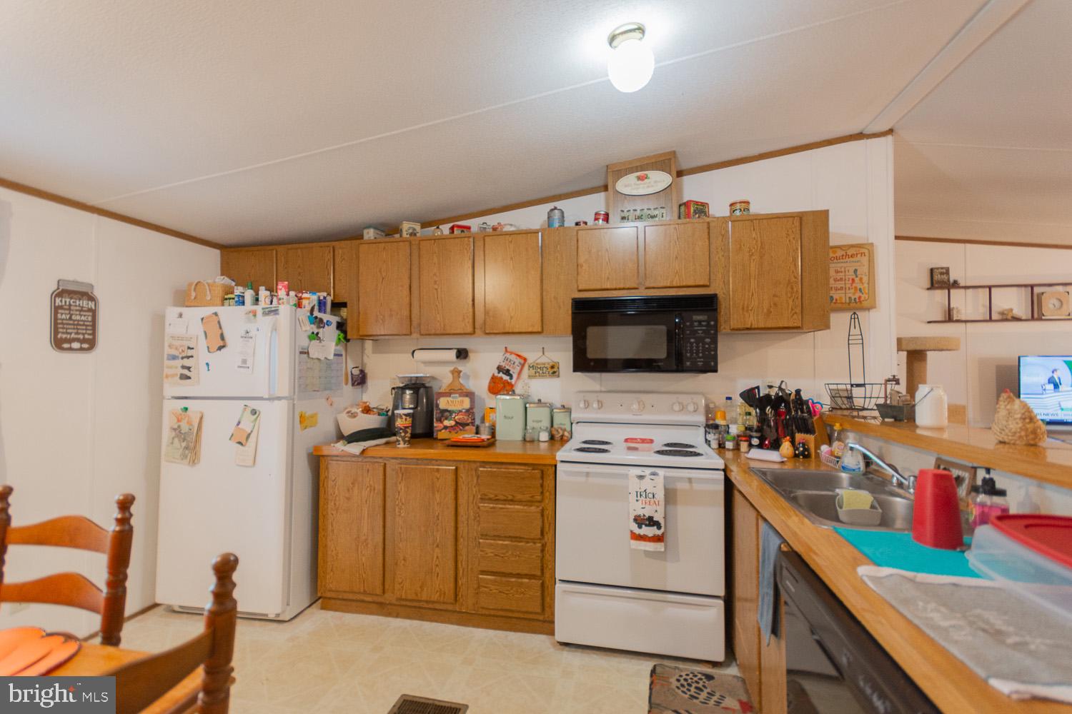 MAR WIN MANOR - Residential