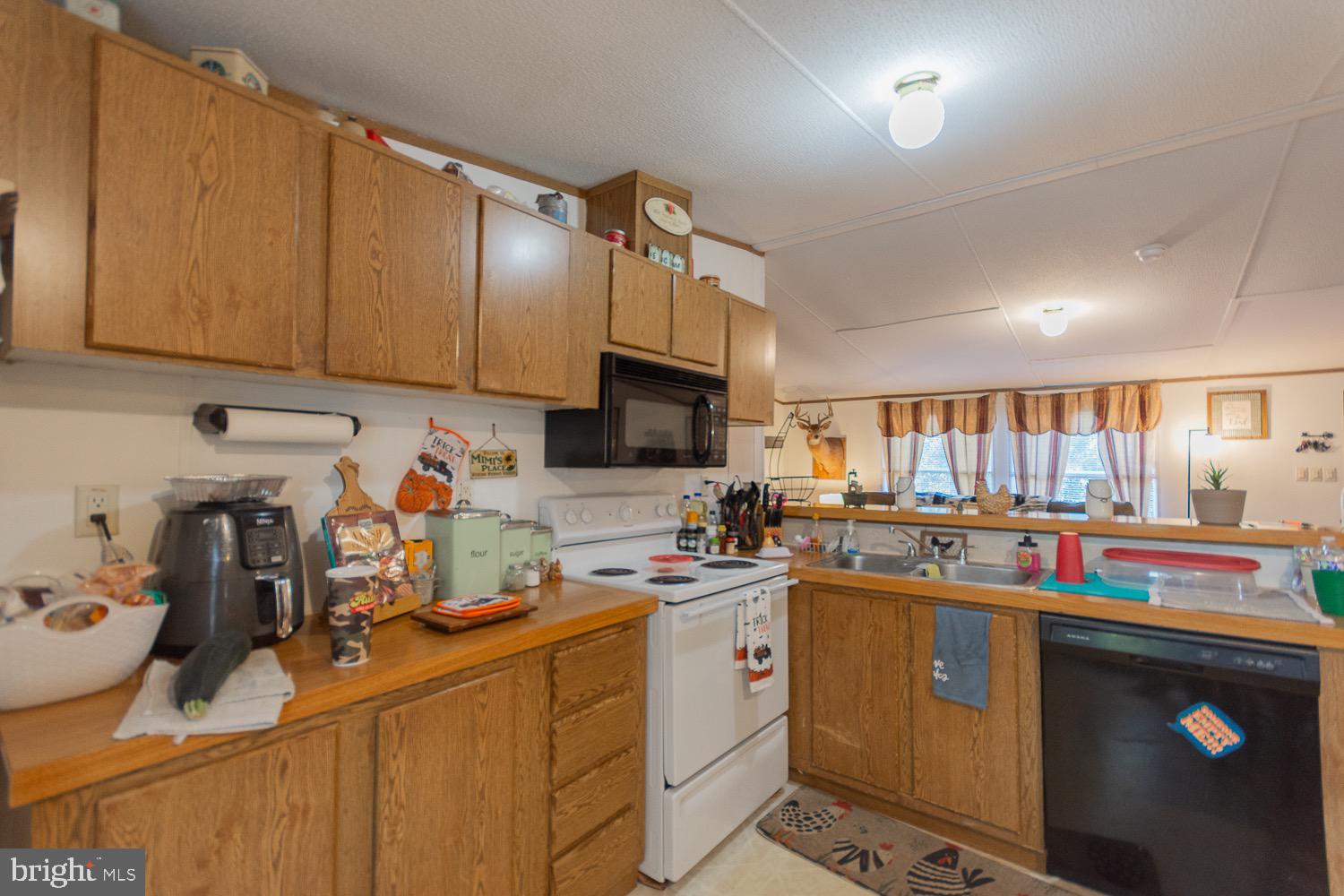 MAR WIN MANOR - Residential