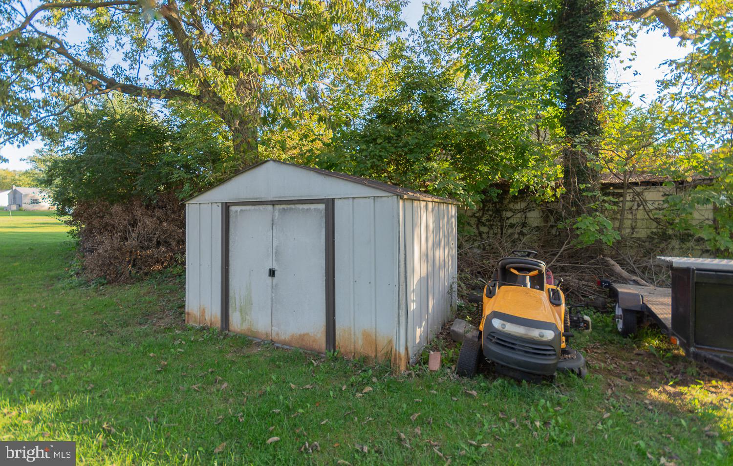 MAR WIN MANOR - Residential