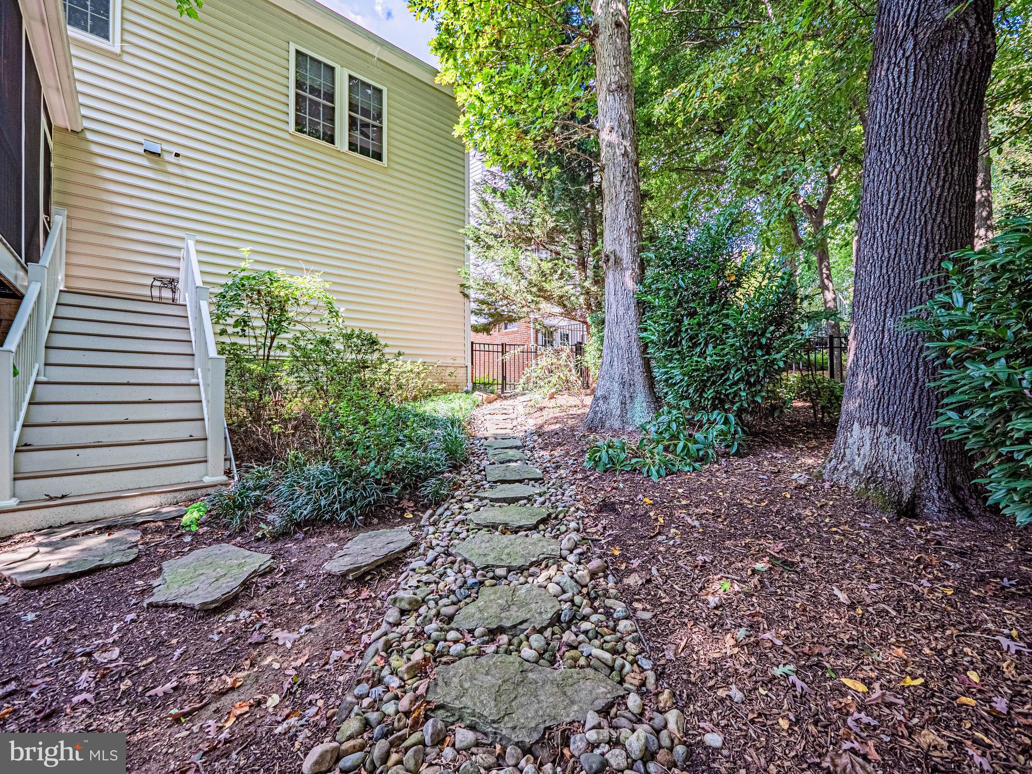 LAKELANDS - Residential