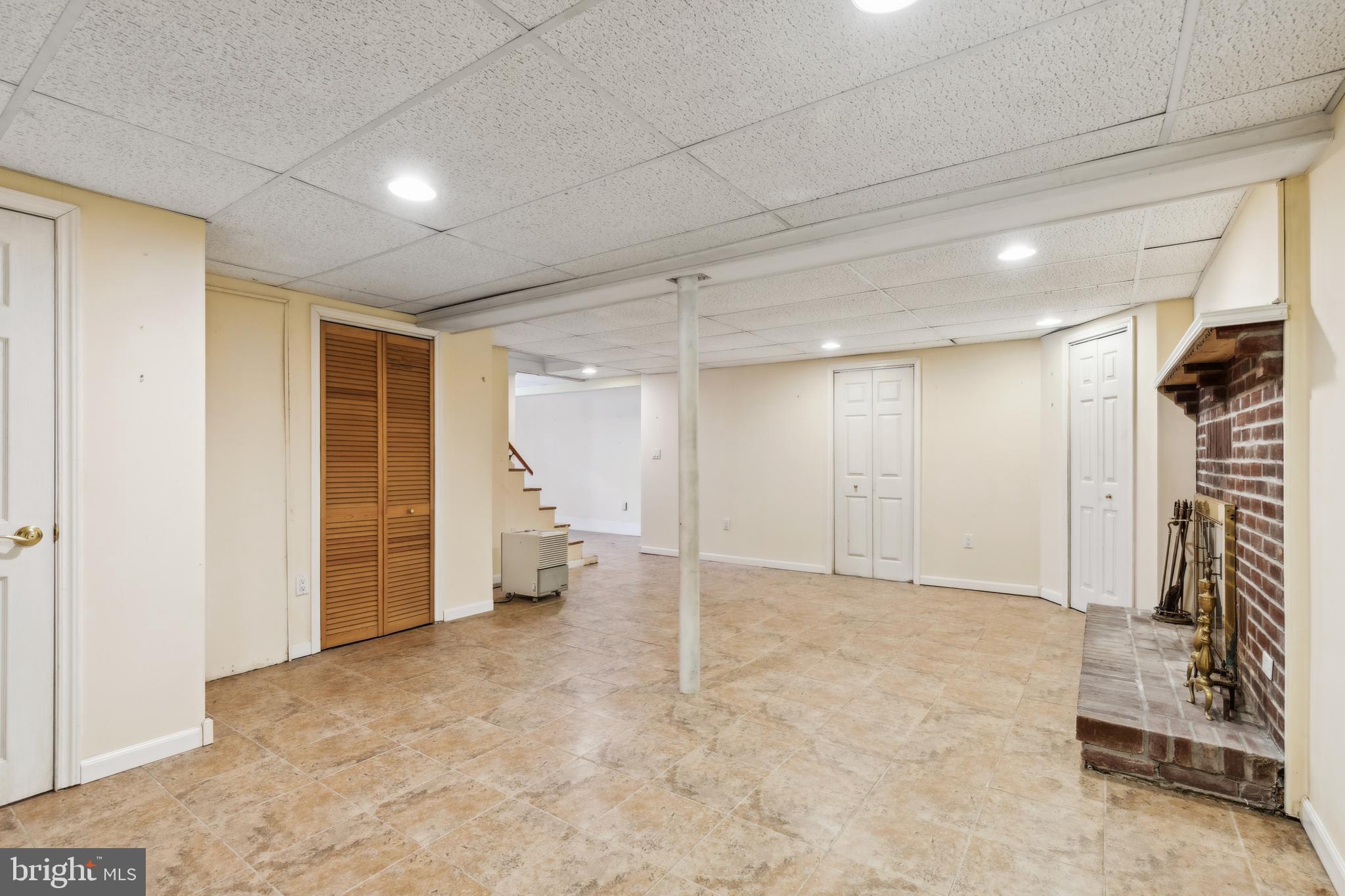 HILLENDALE FARMS - Residential