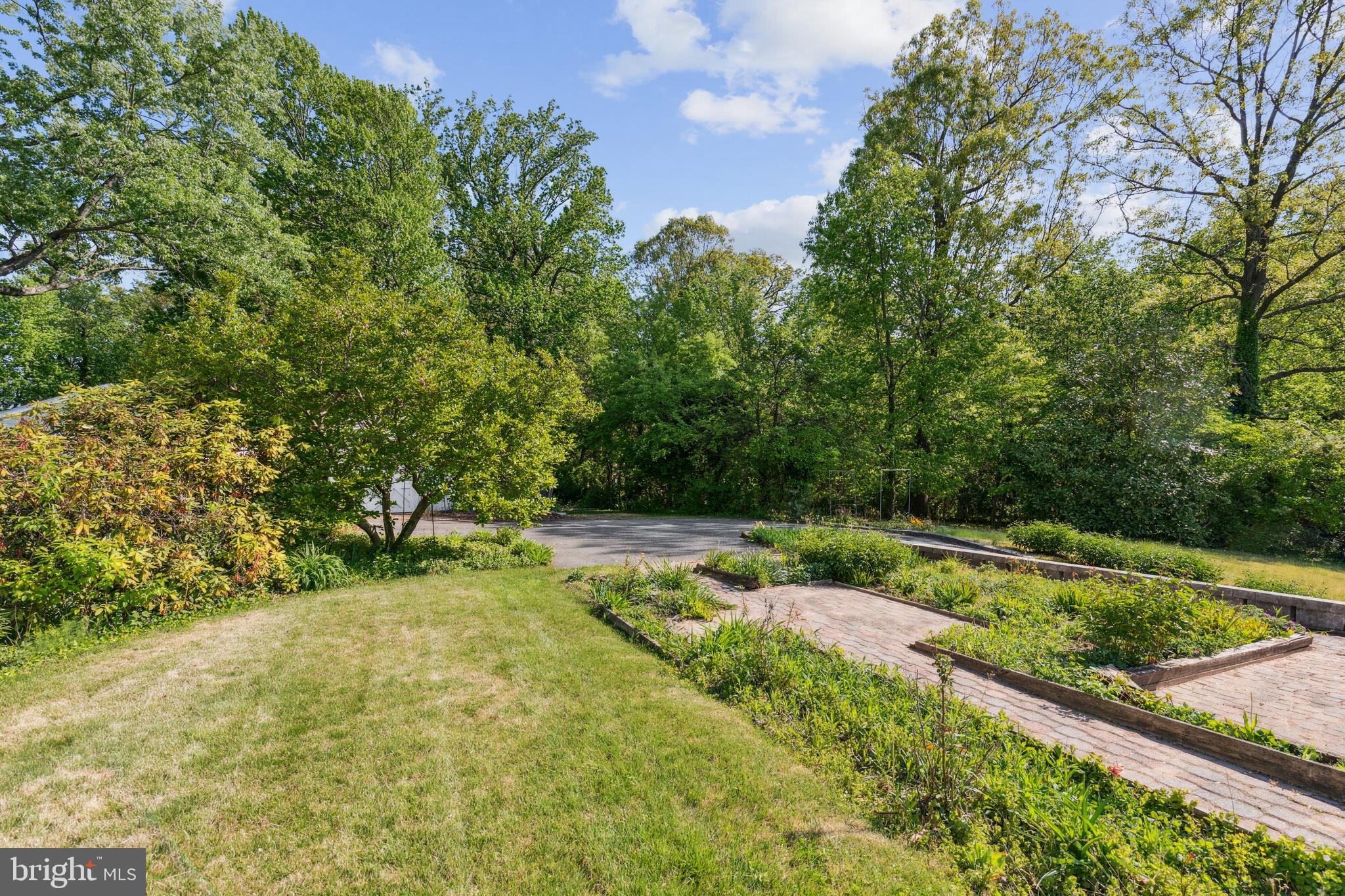 HILLENDALE FARMS - Residential