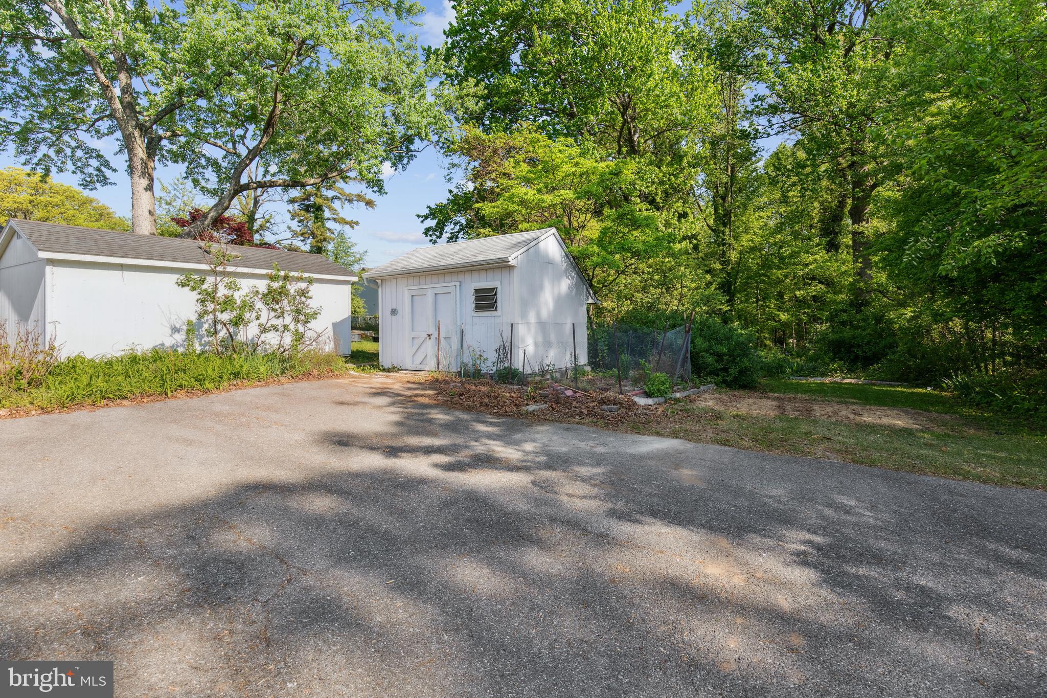 HILLENDALE FARMS - Residential