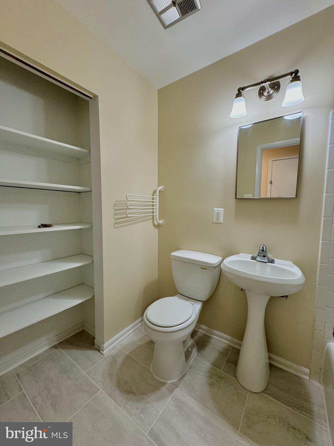 RESTON - Residential Lease