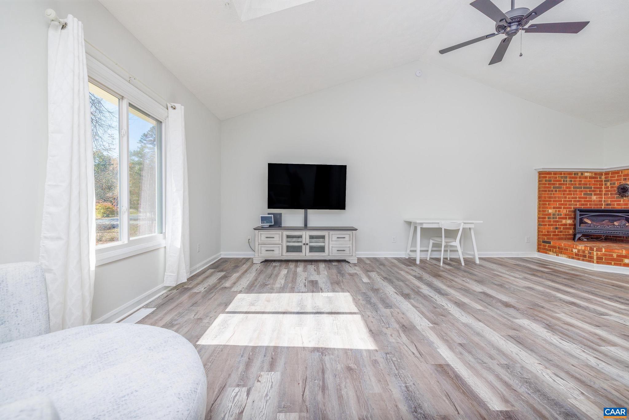 LAKE MONTICELLO - Residential