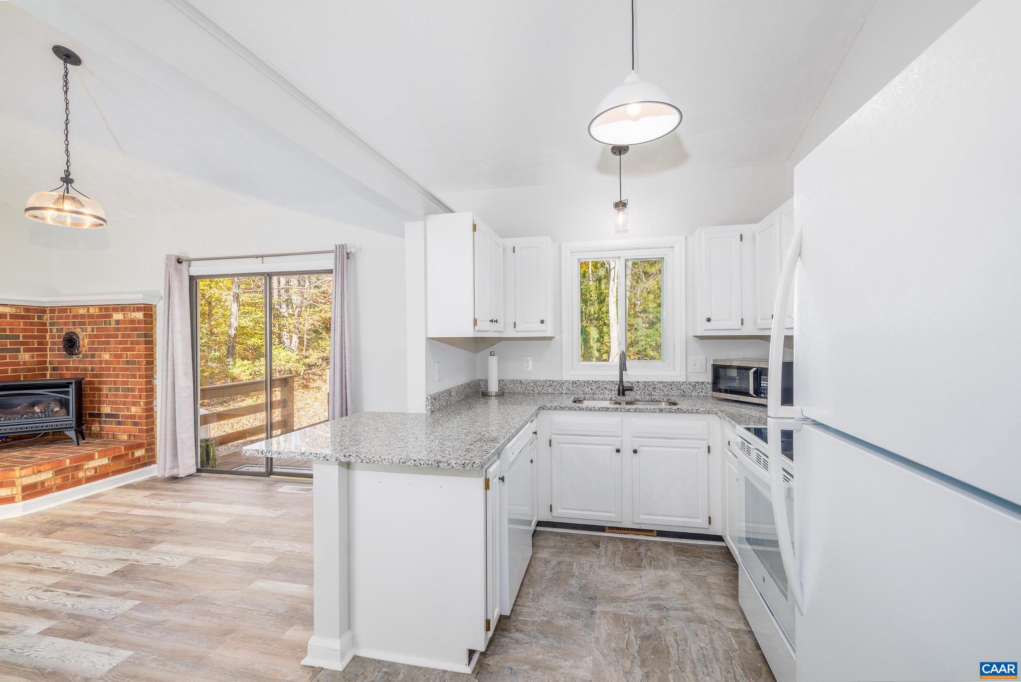 LAKE MONTICELLO - Residential