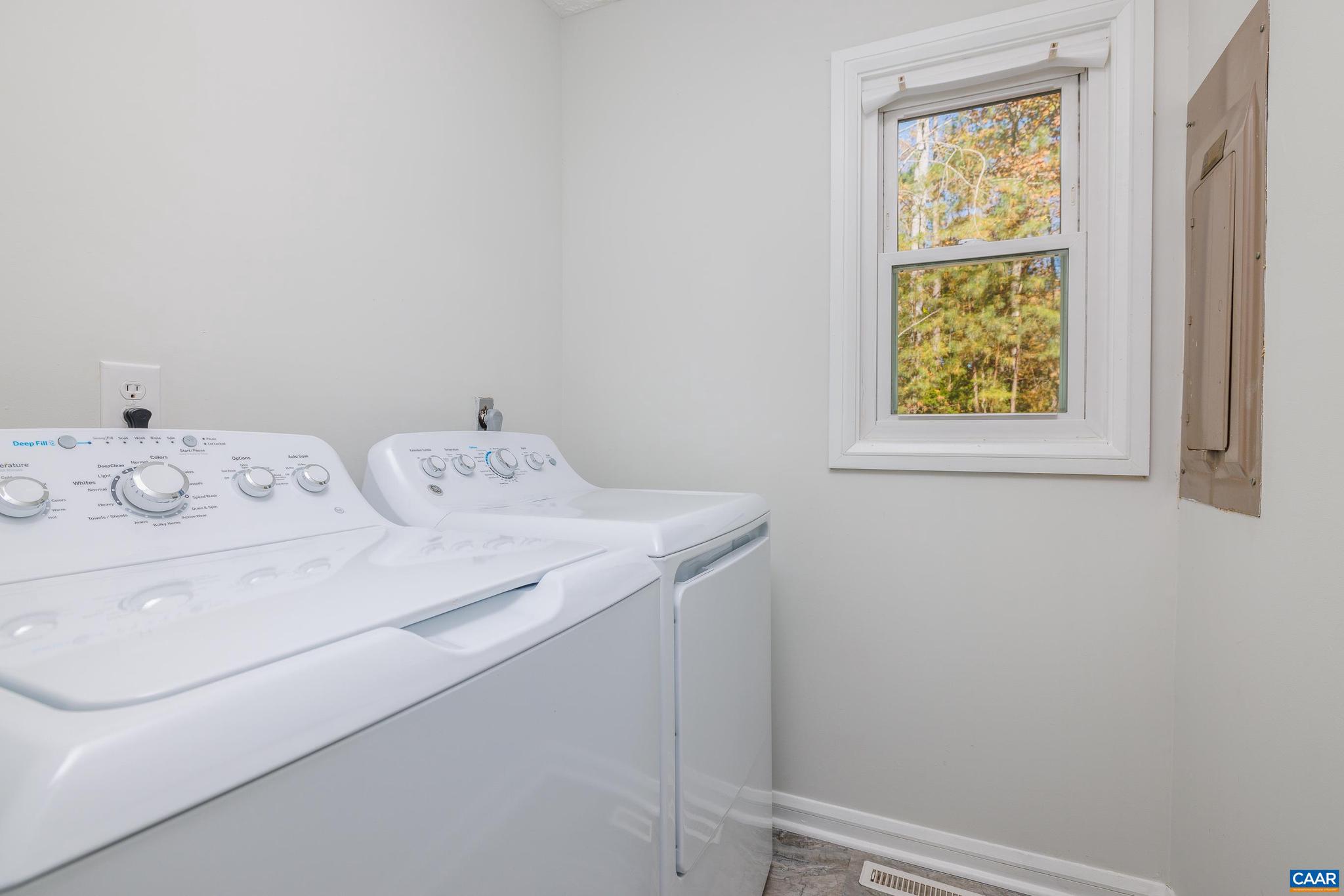 LAKE MONTICELLO - Residential