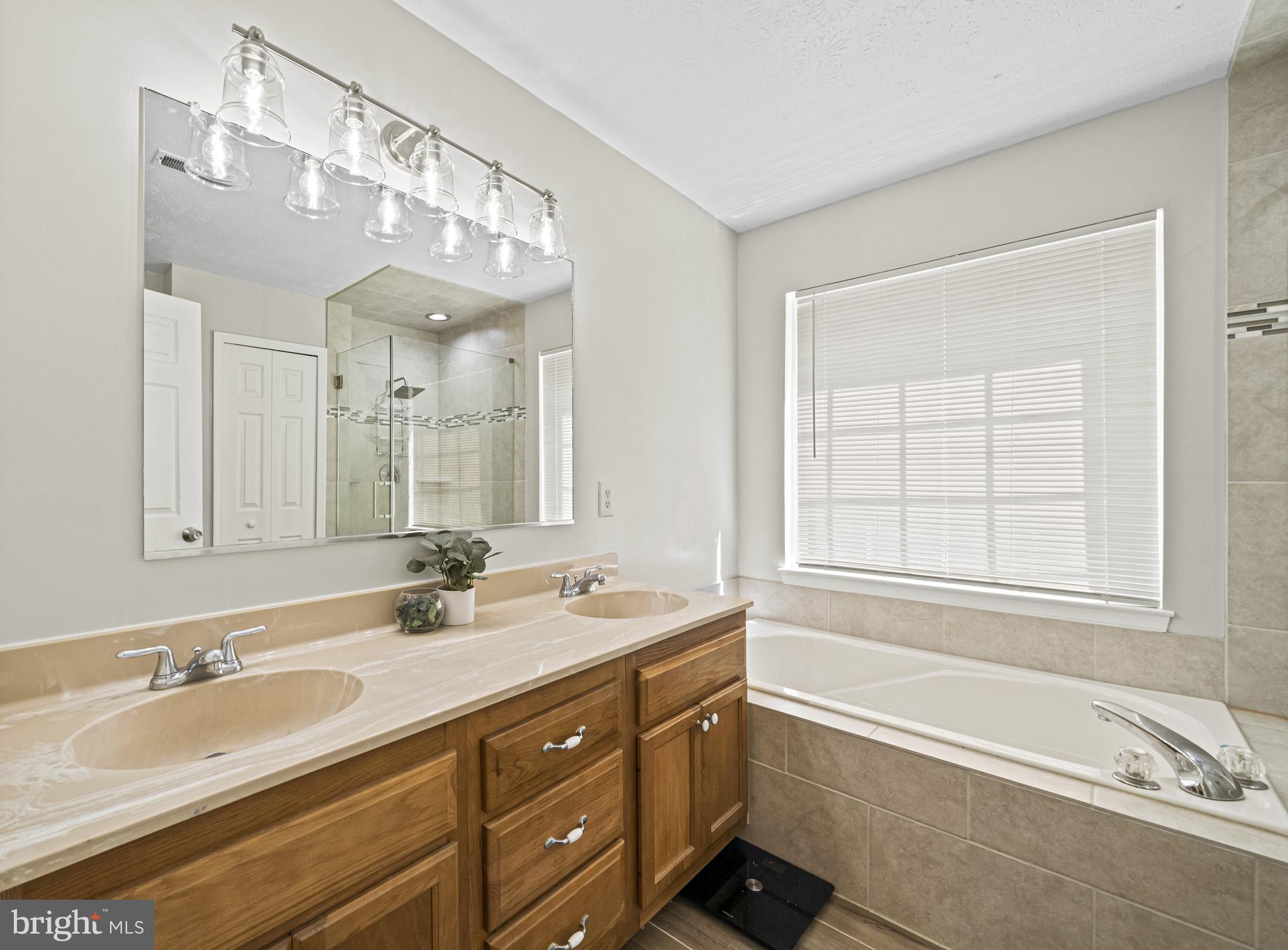 DORCHESTER - ST. CHARLES - Residential